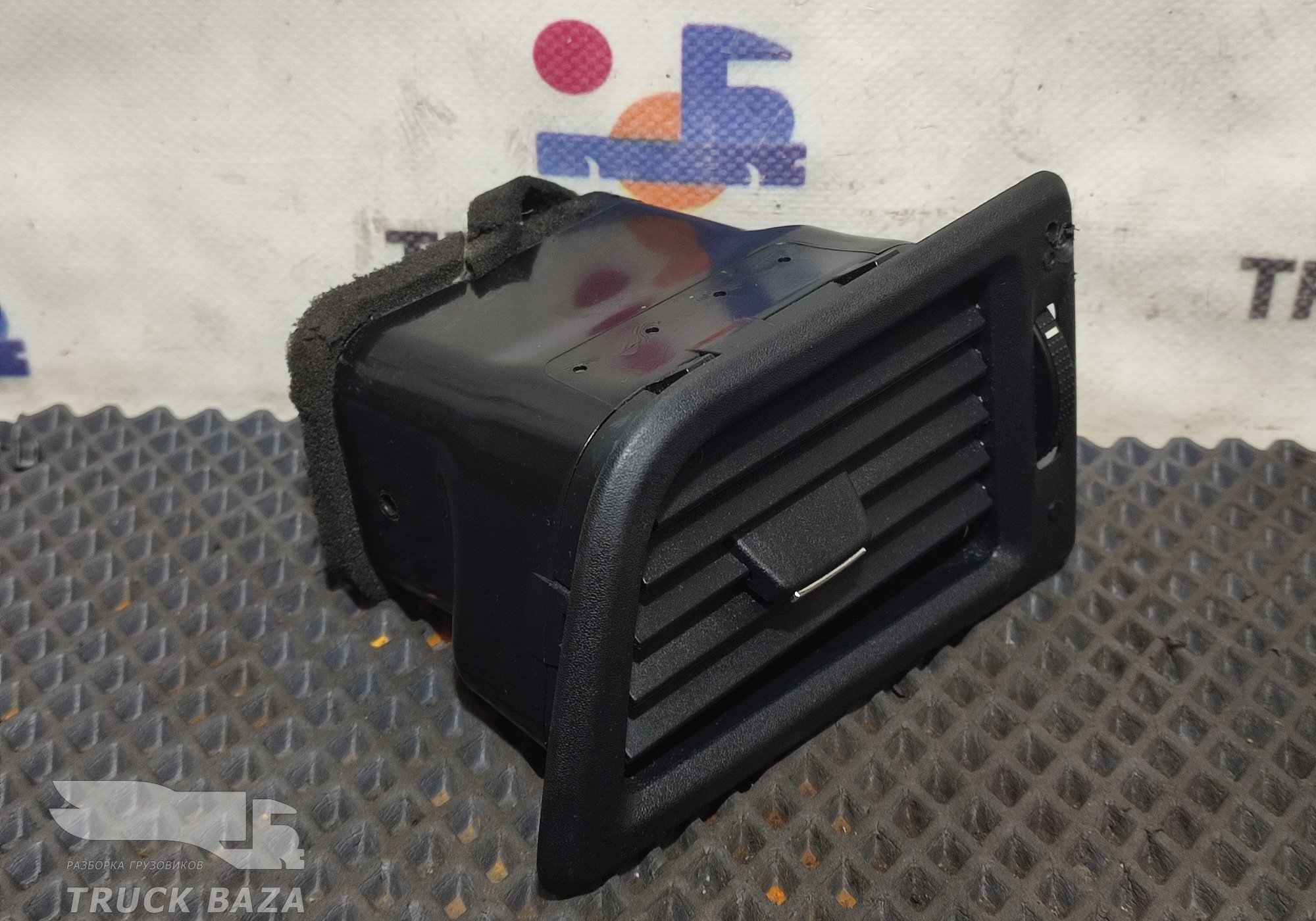 5490108103120 Дефлектор воздушный правый для КАМАЗ 54901