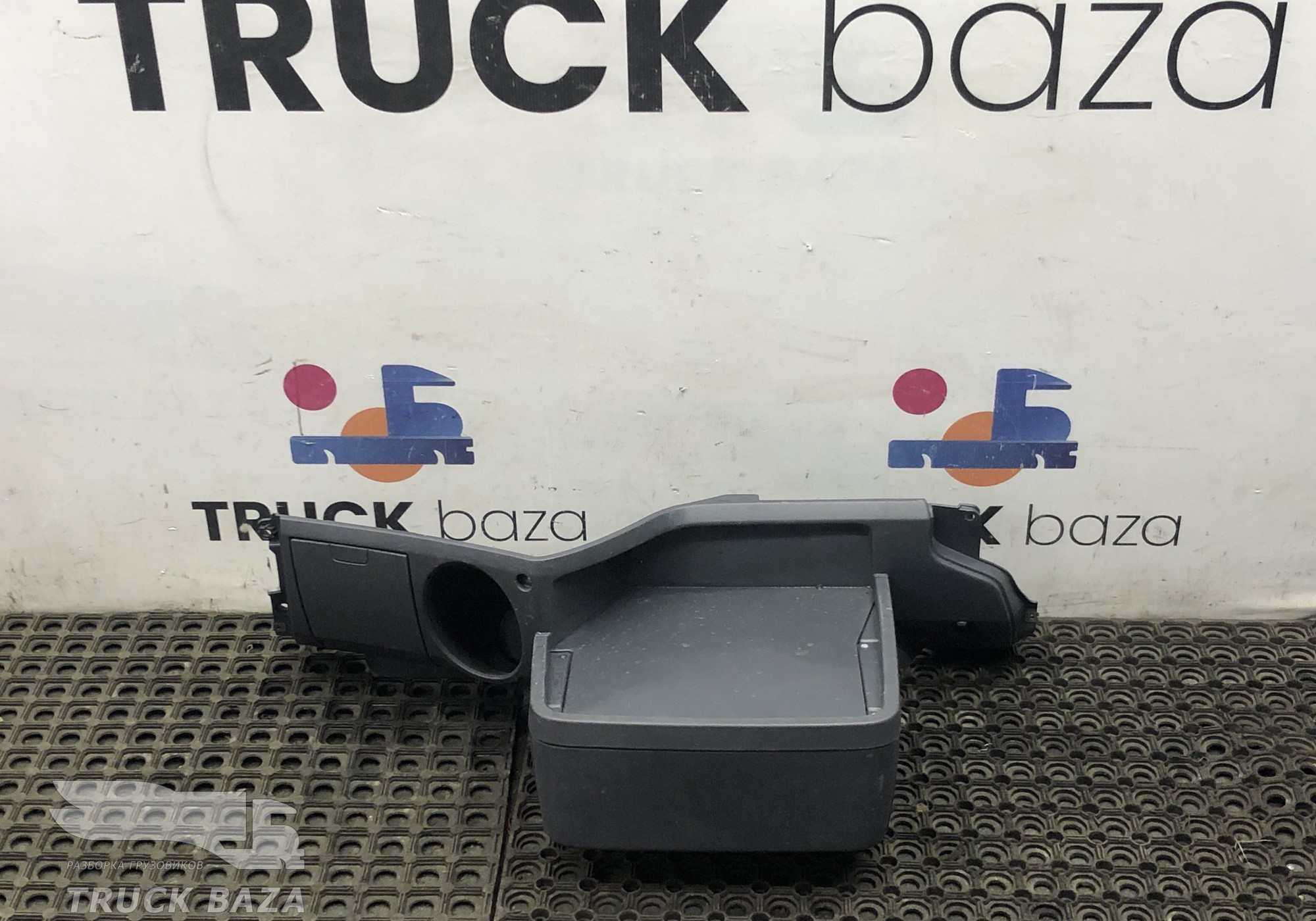 1728516 Передняя центральная панель