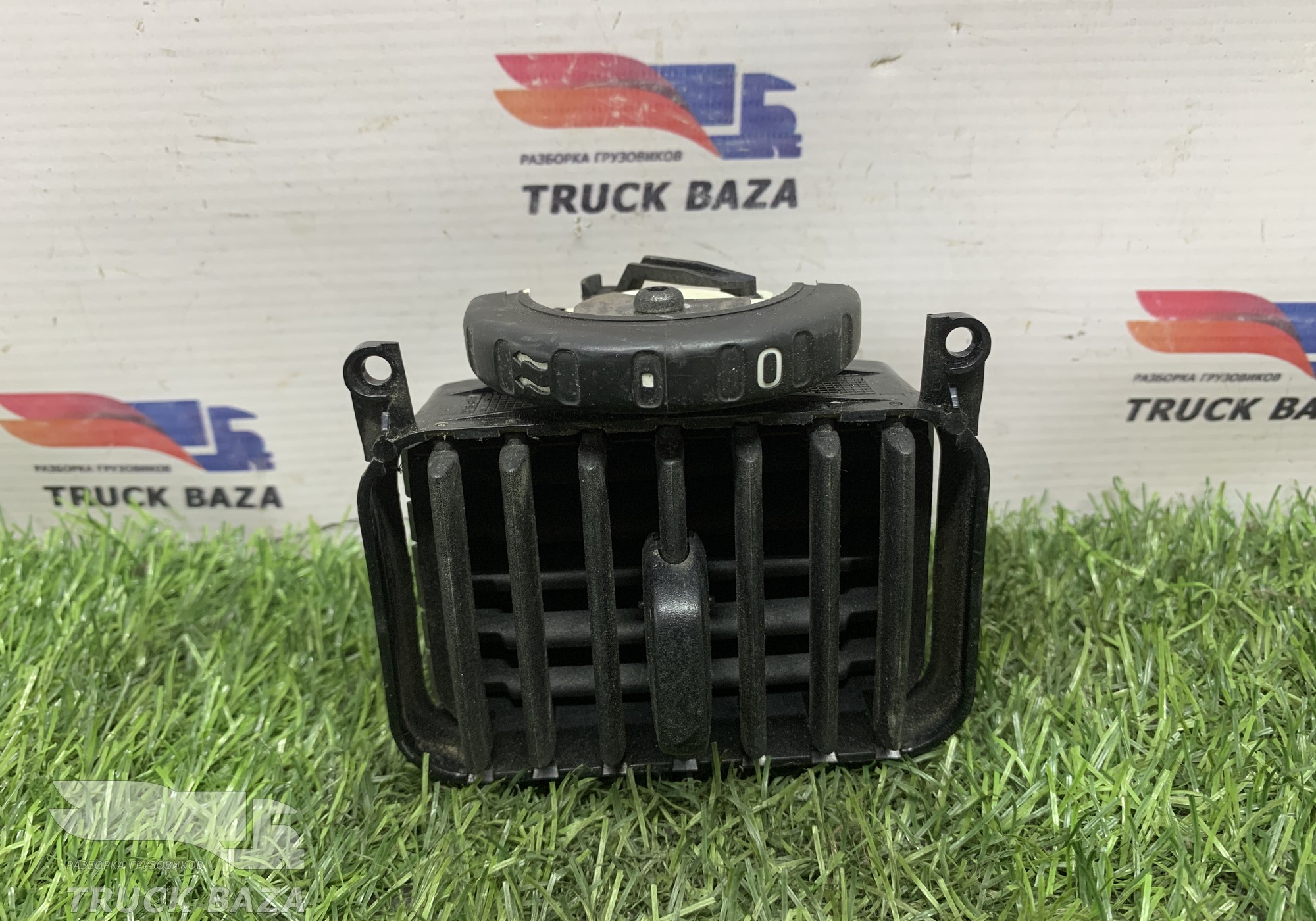 1440717 Дефлектор воздушный