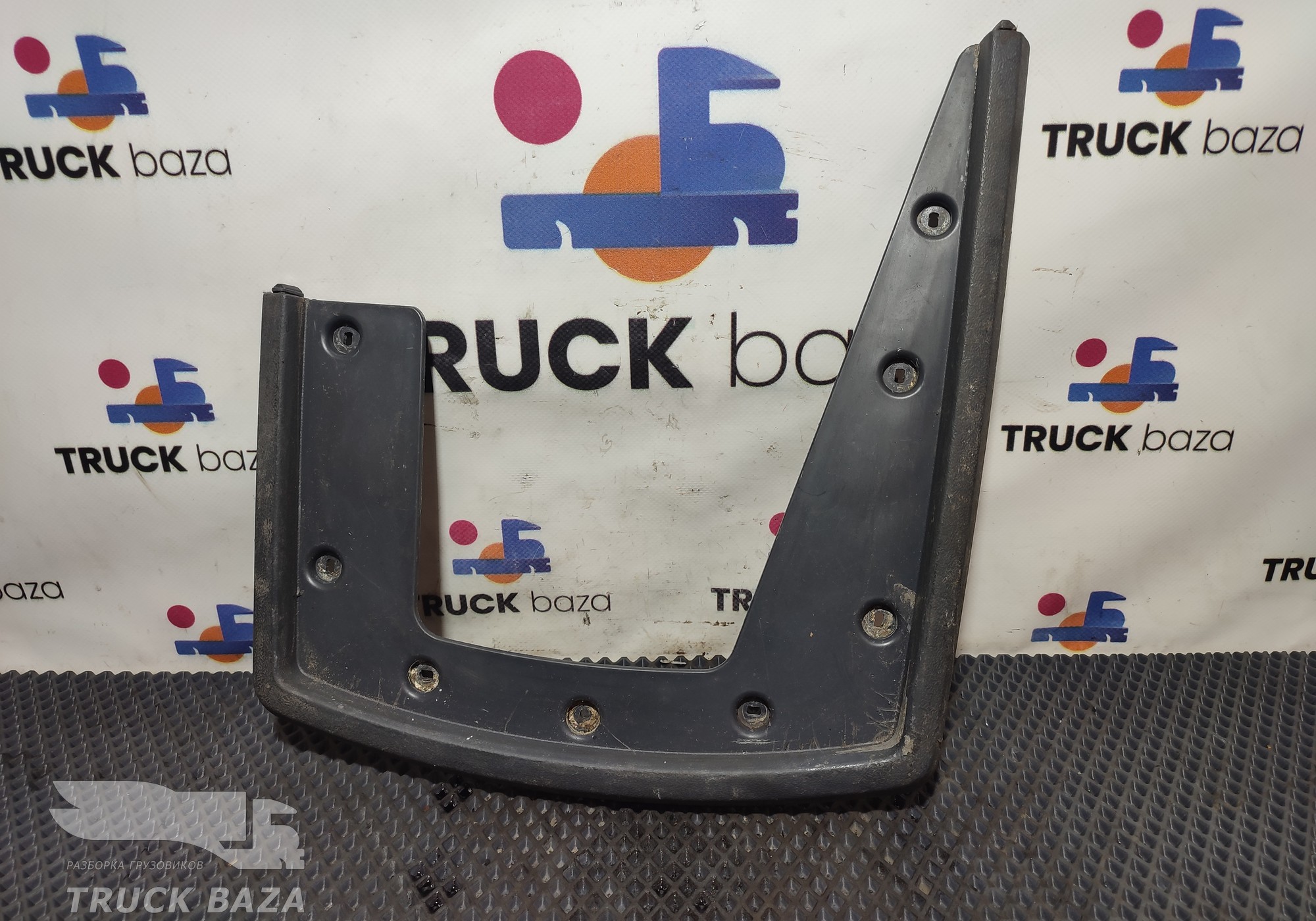 1846233 Накладка на торпедо для Scania