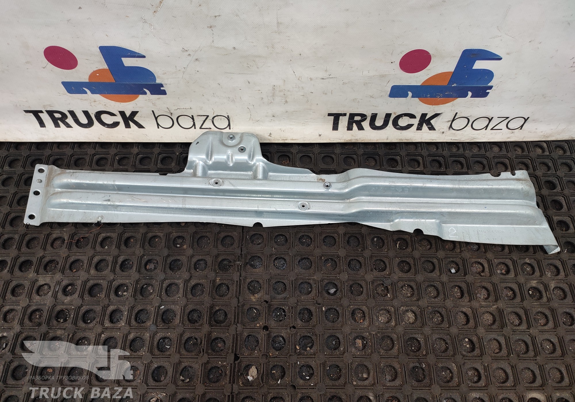 146164502 Кронштейн стеклоподъемника правый для Man TGL