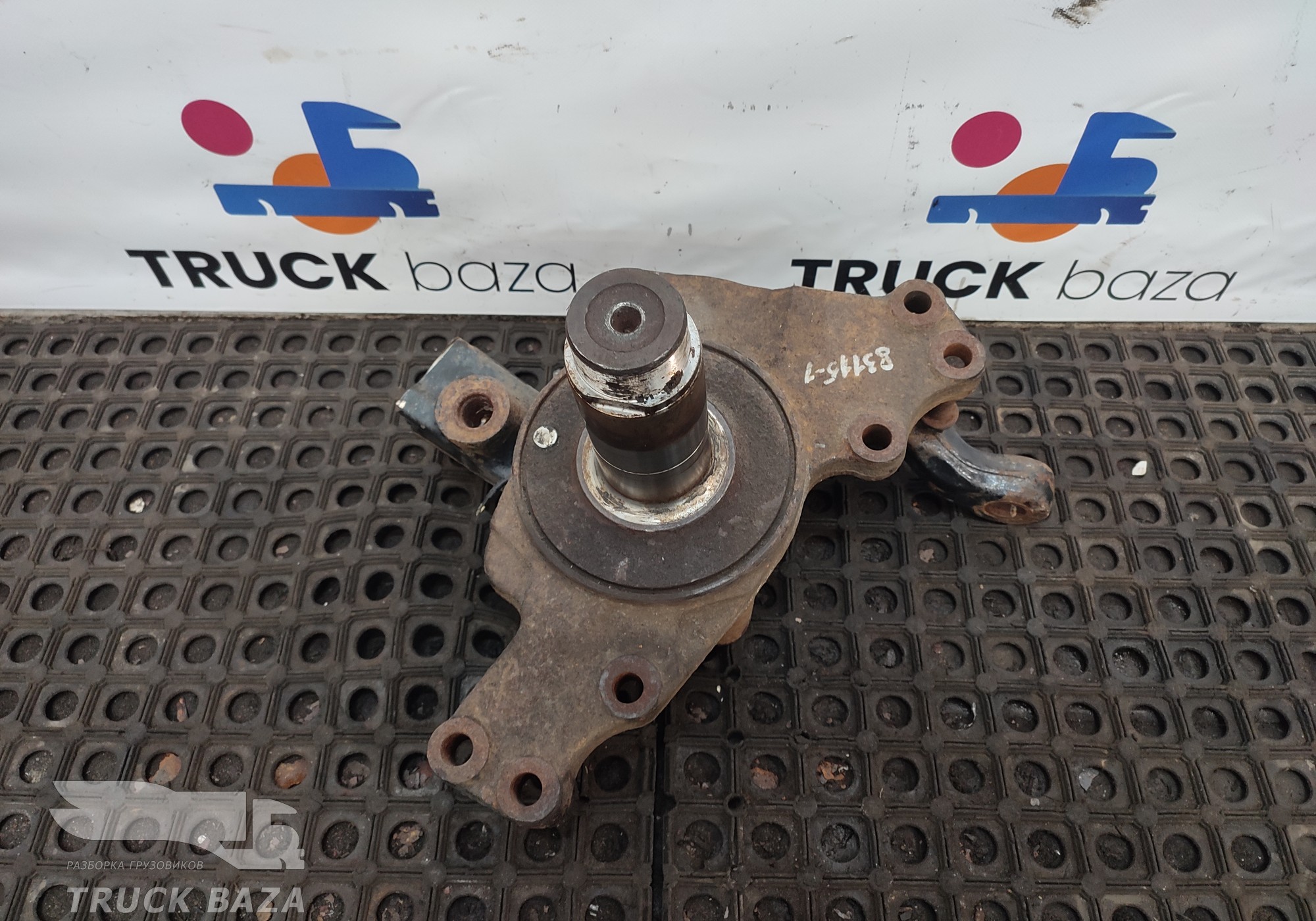 81442016302 Кулак поворотный правый