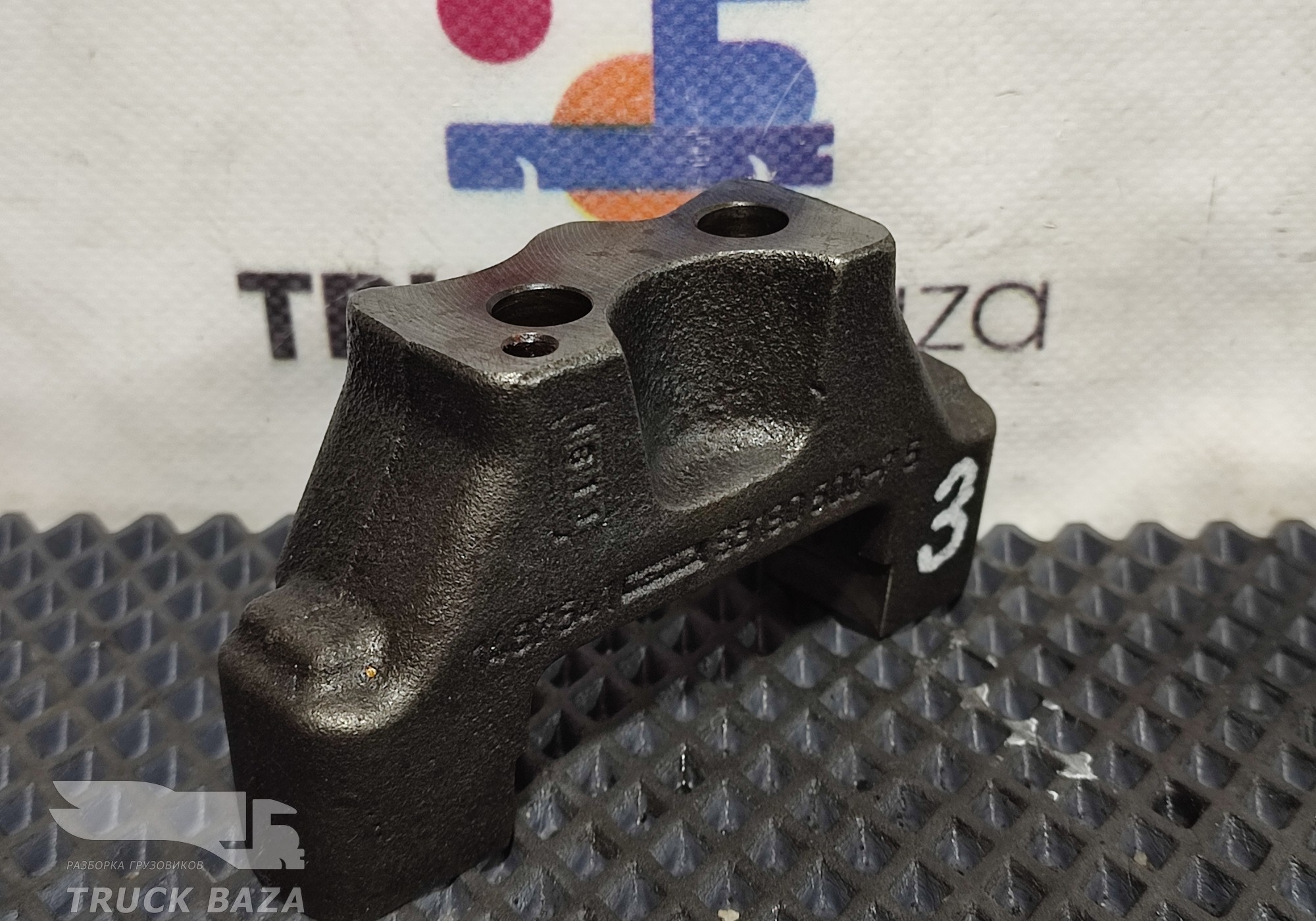 1487541 Кронштейн вала коромысел