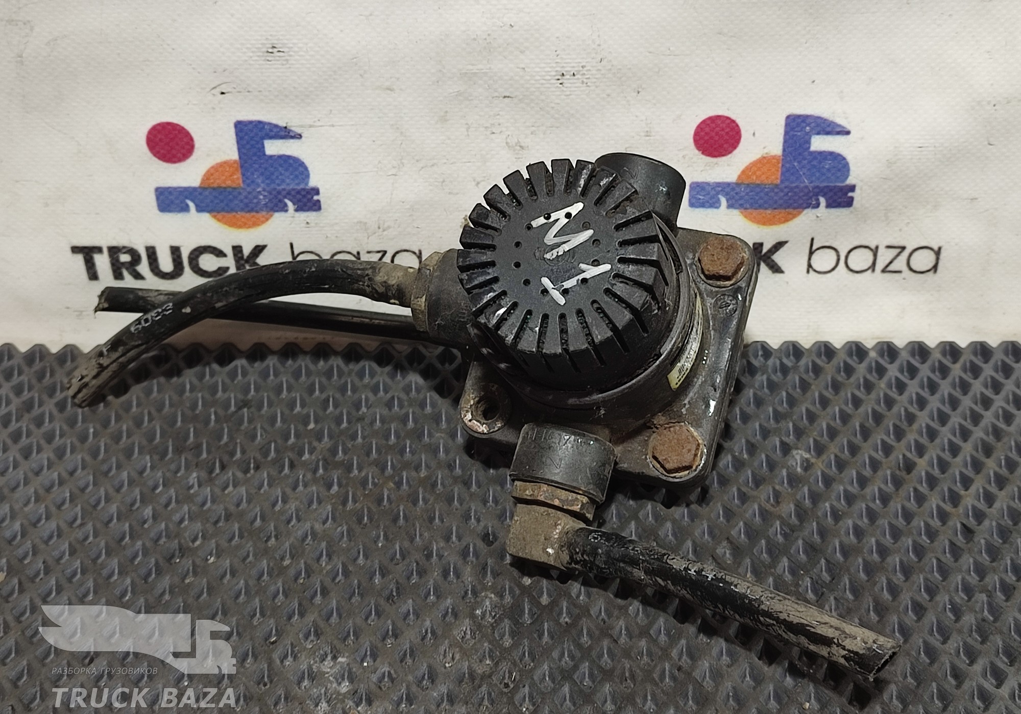 81521166075 Клапан ускорительный для Man