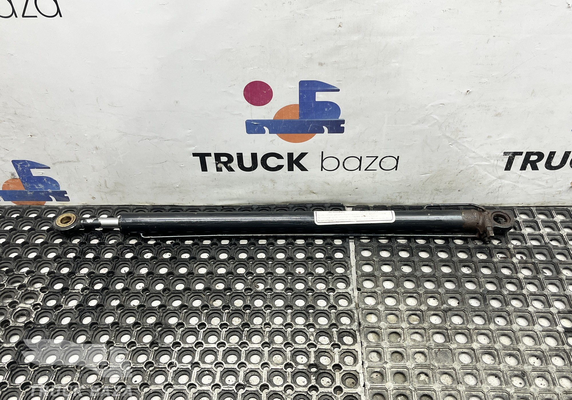 81417236030 Цилиндр подъема кабины