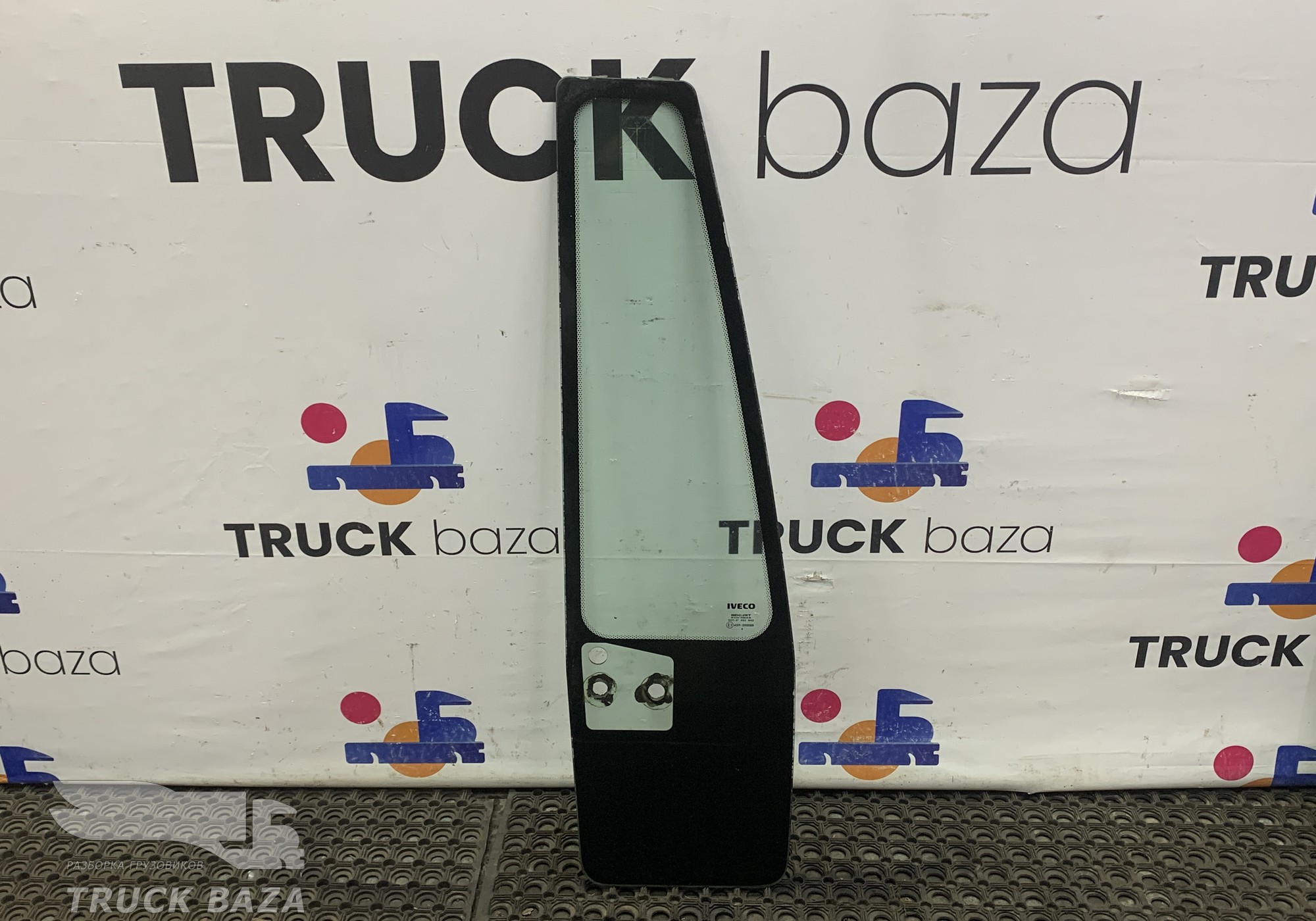 504080386 Стекло двери правой для Iveco