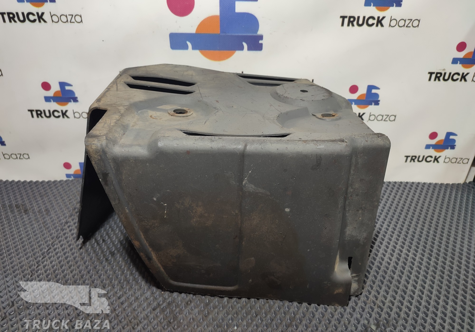 1724871 Крышка отсека клапанов