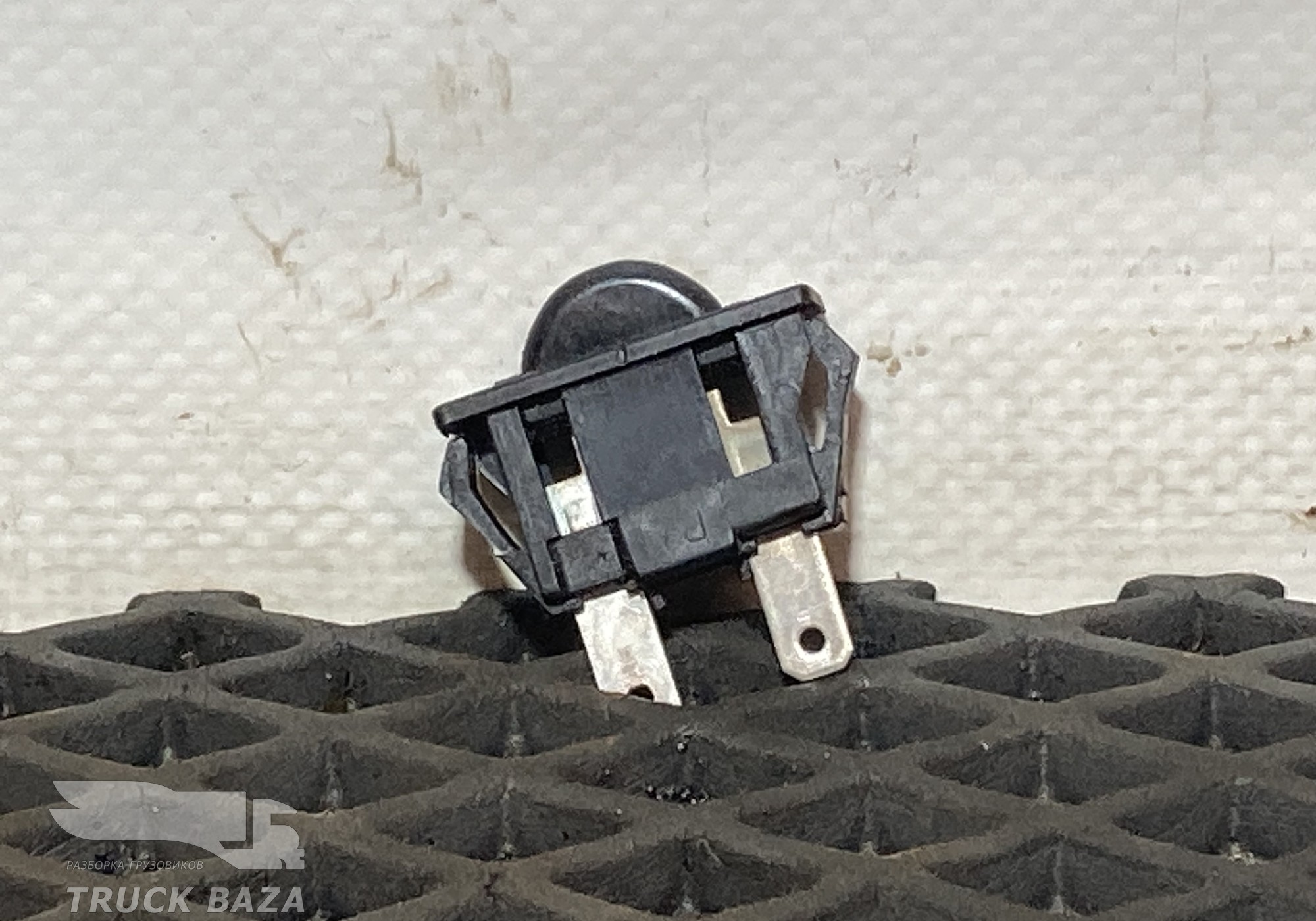 7700816818 Выключатель концевой бардачка для Renault Premium II (с 2005 по 2013)