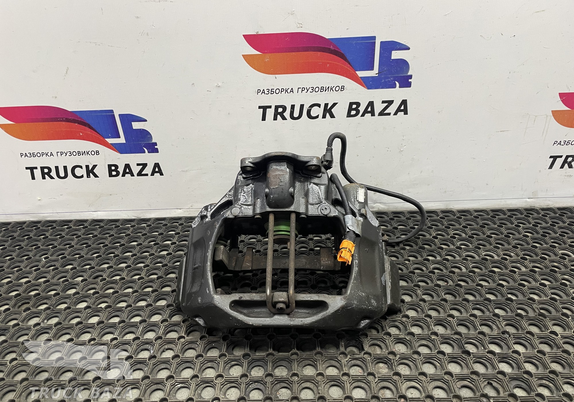 81508046636 Суппорт передний правый для Man TGS II (с 2012)