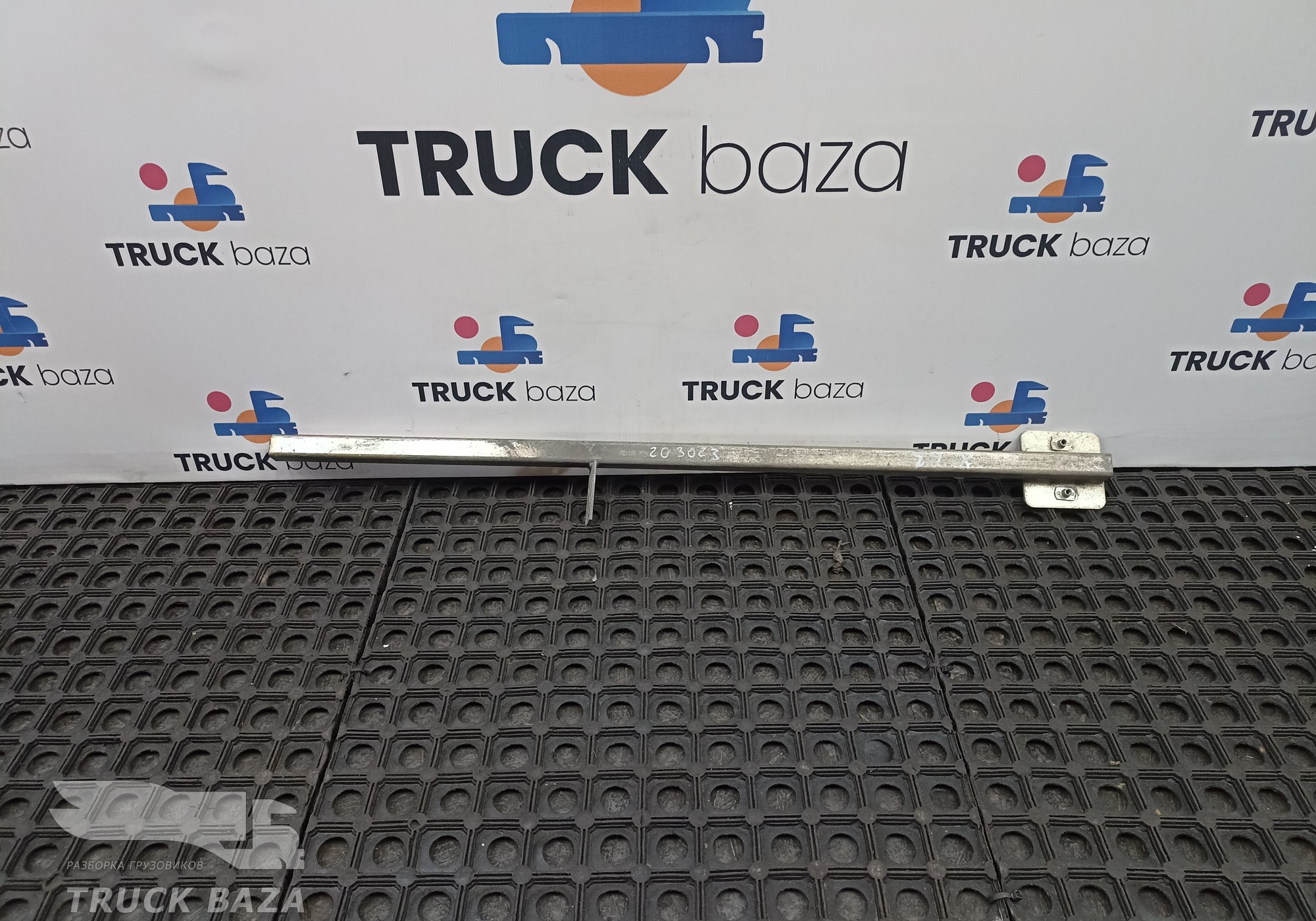 1297303 Кронштейн продолжения двери правый для Daf