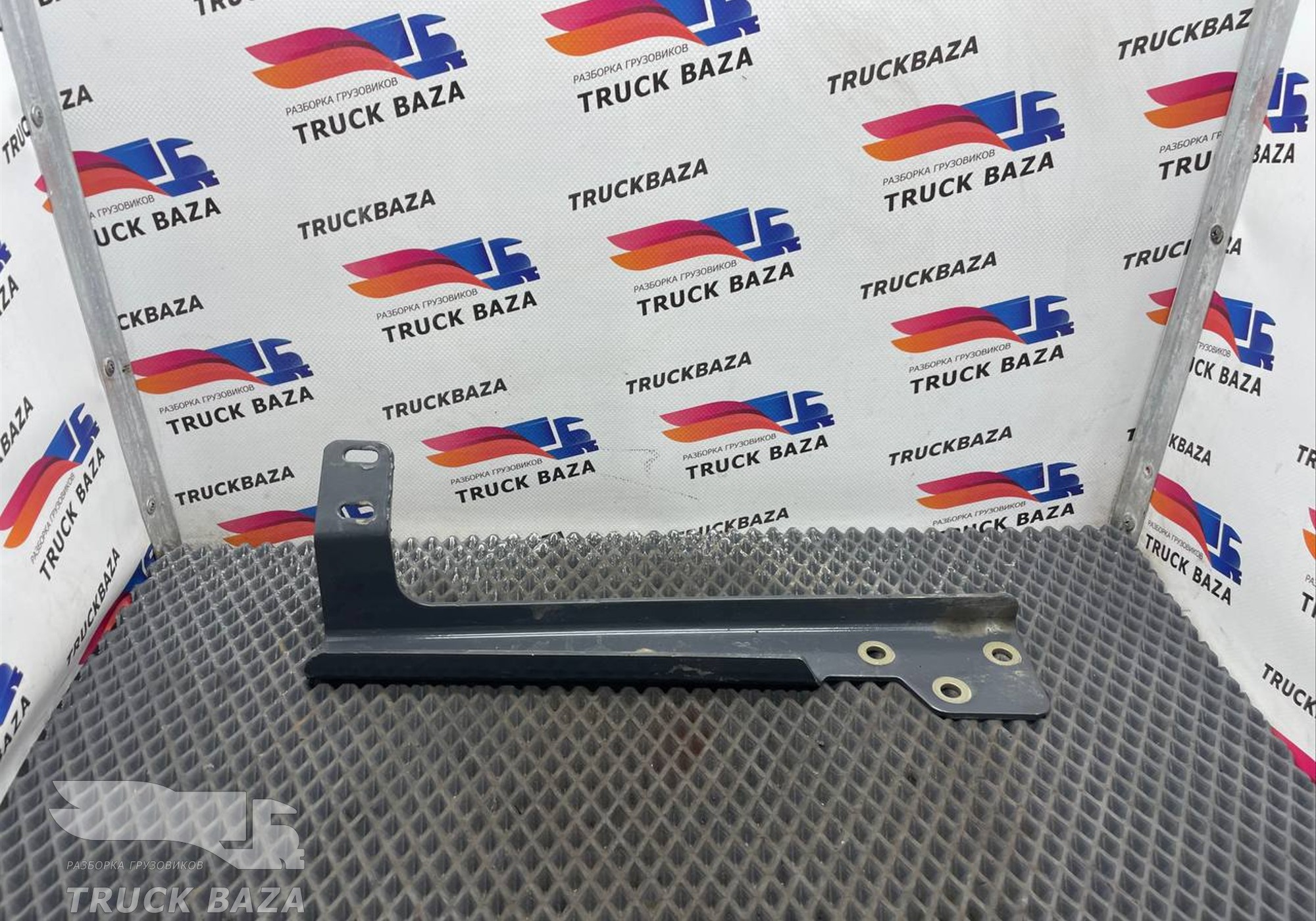 1827359 Кронштейн бачка ГУРа для Daf XF106 (с 2012)