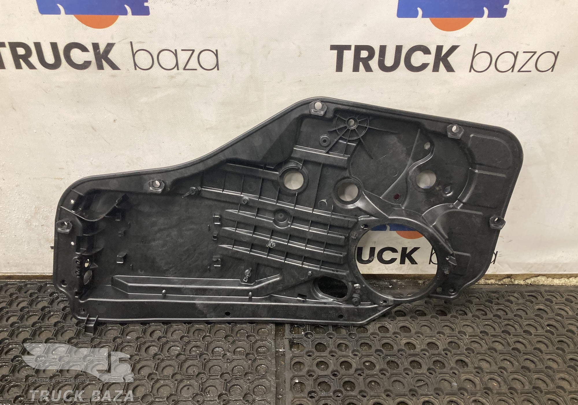 2521837 Монтажная панель двери правой