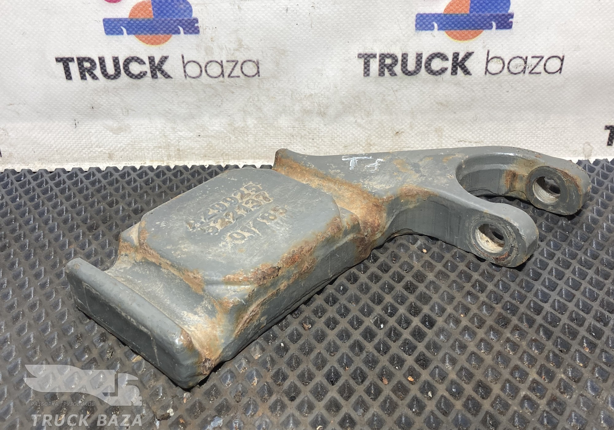 AZ9925522137 Кронштейн рессоры передней правой