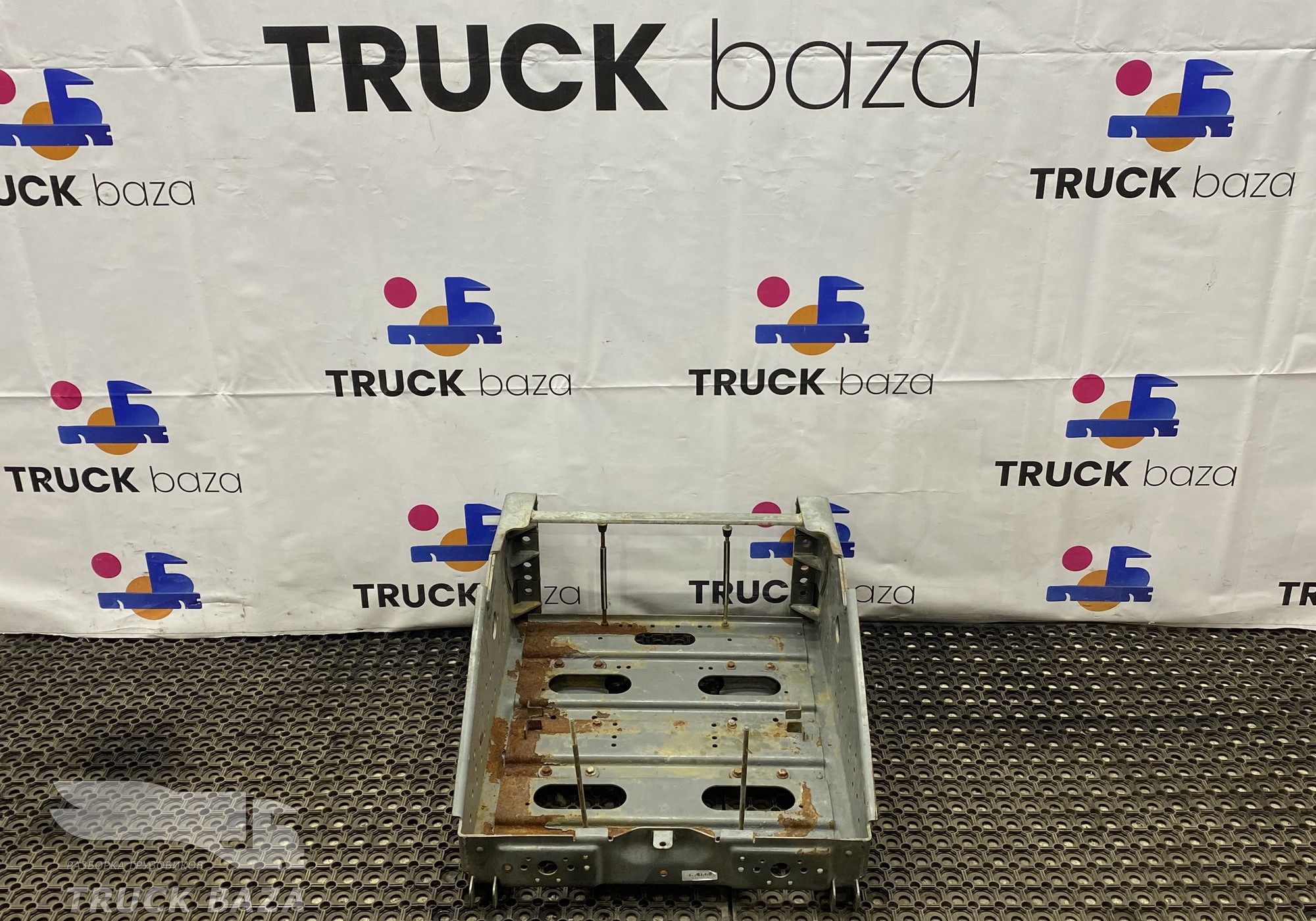 YG9000766108 Ящик АКБ