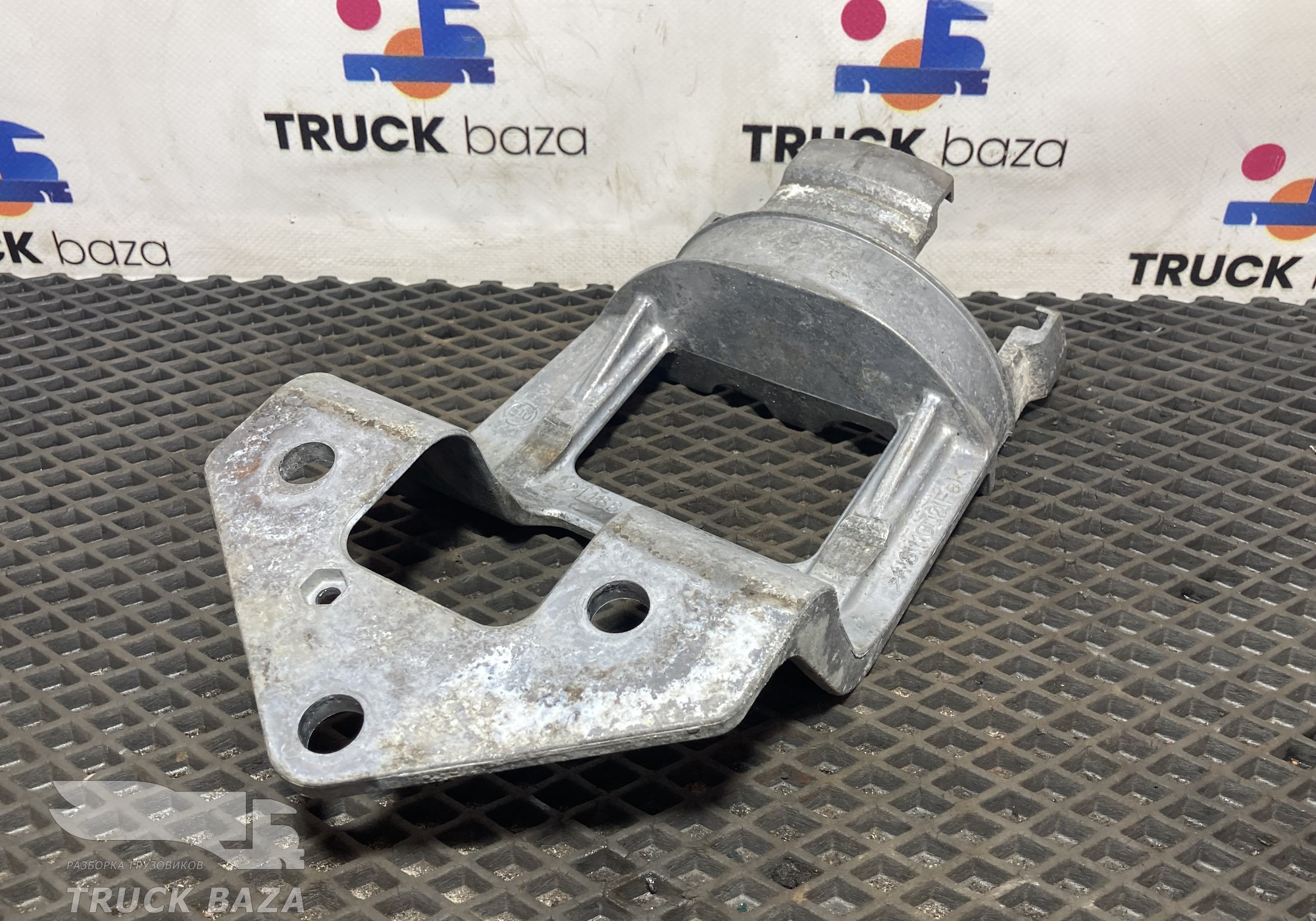 21468479 Кронштейн бачка ГУРа для Renault T
