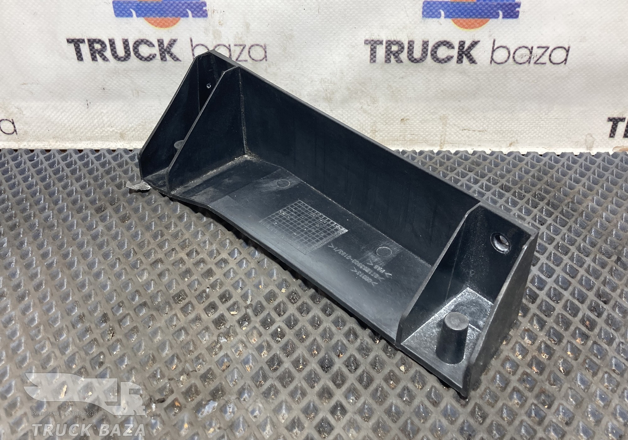 81639030193 Кронштейн полки левый