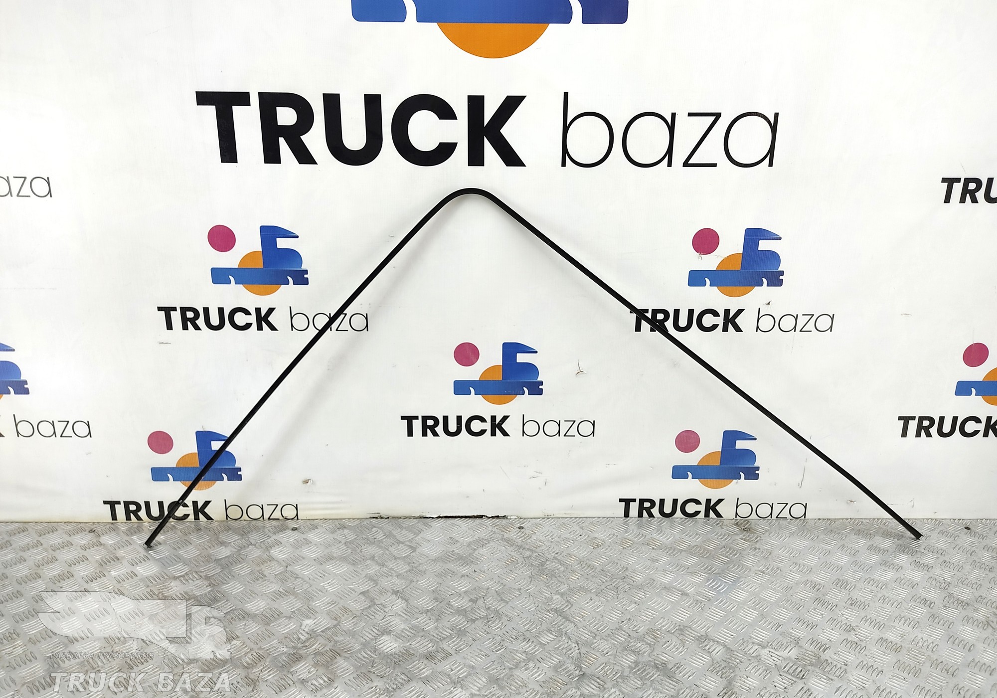 81621400116 Направляющая шторки правая