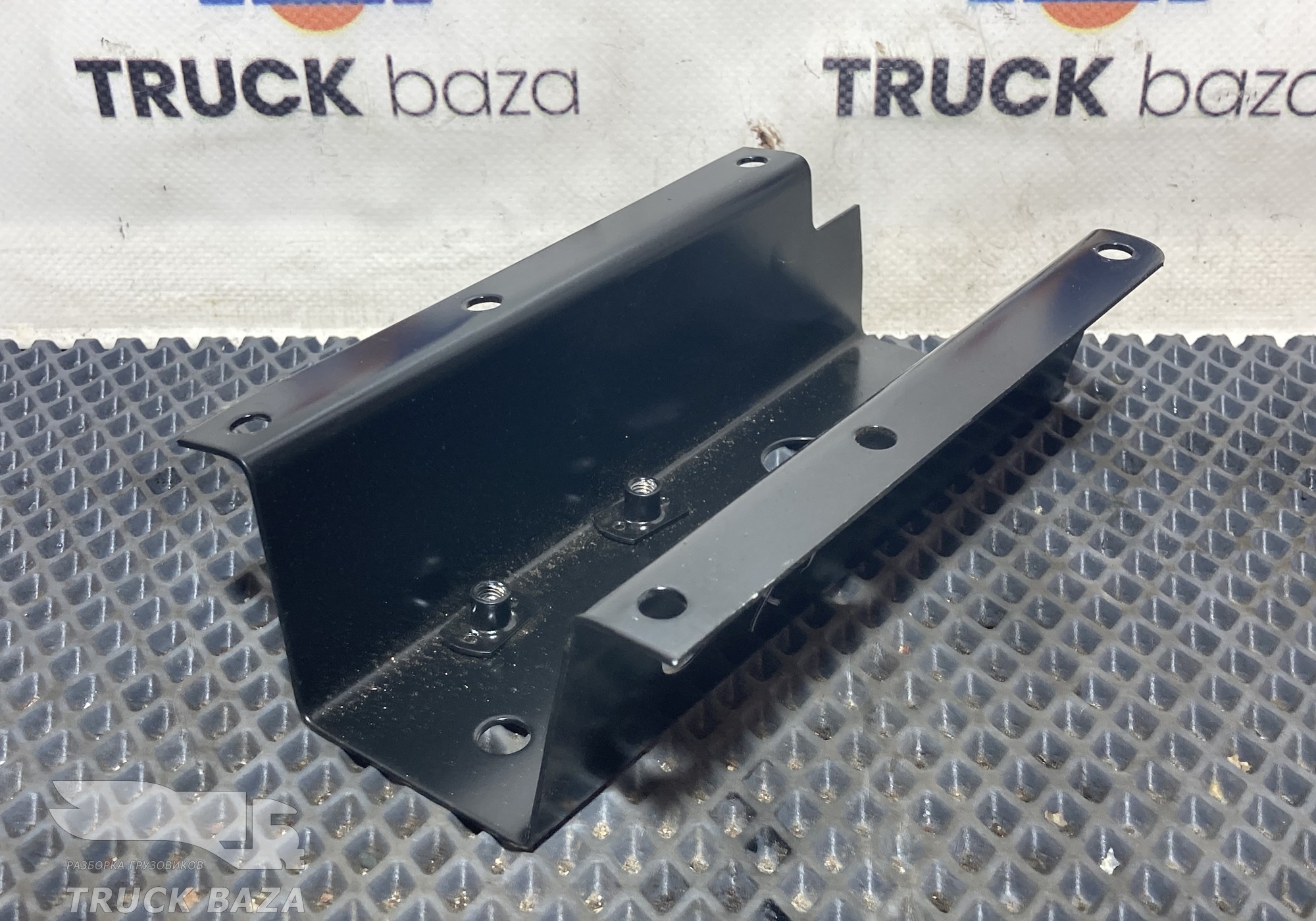 1657480 Кронштейн инструментального ящика