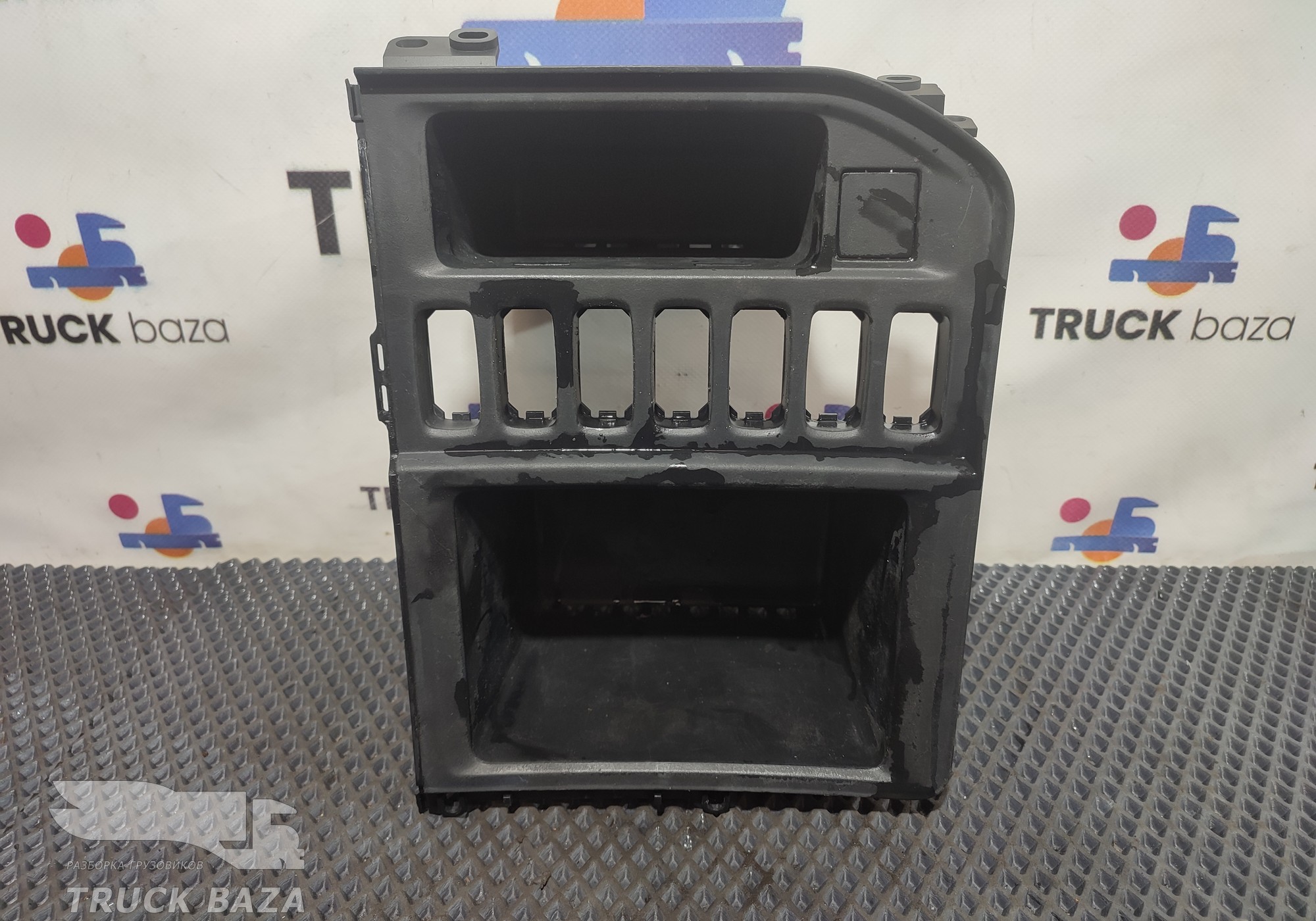 1853567 Панель приборов