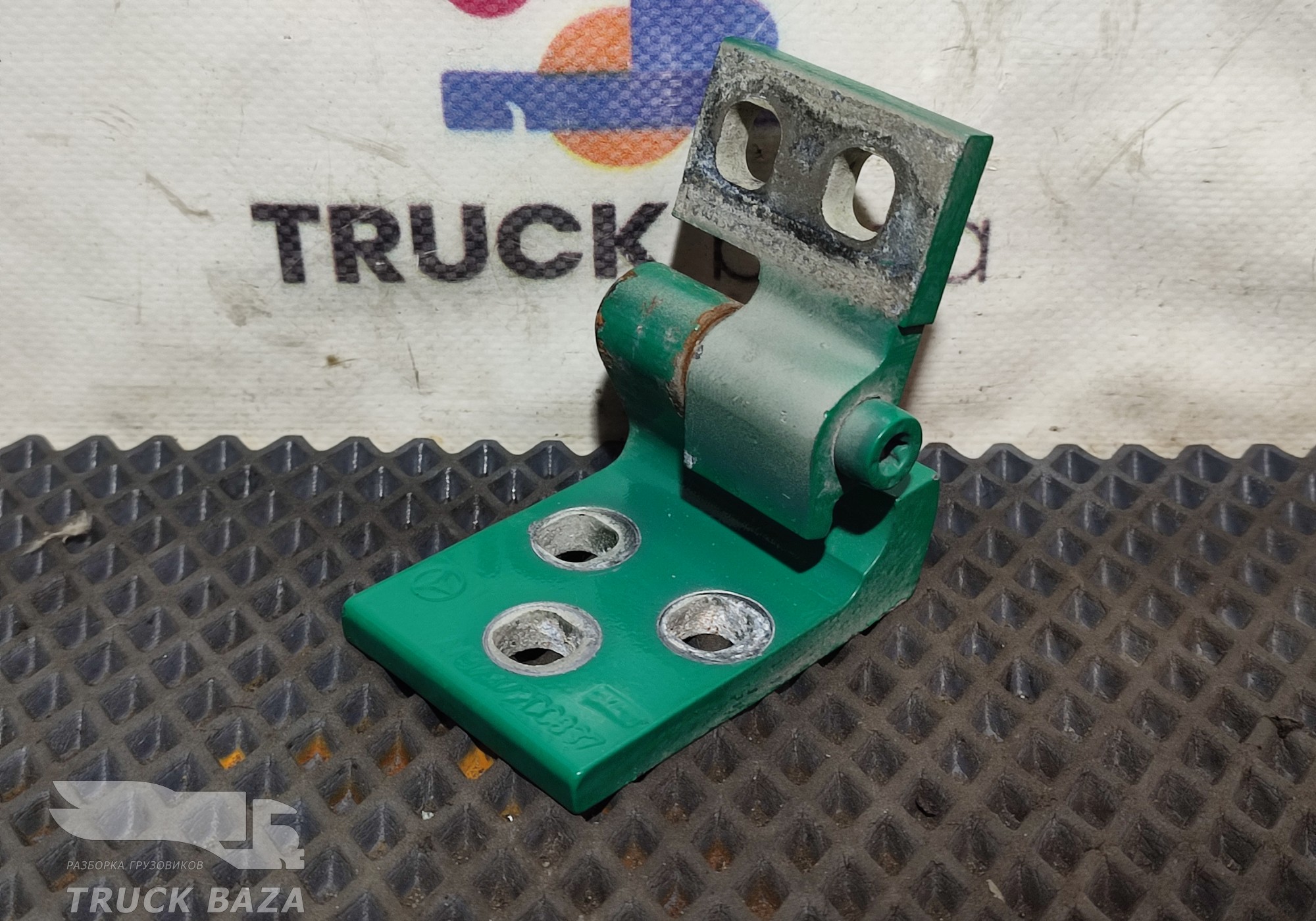 A9737200837 Петля двери правой