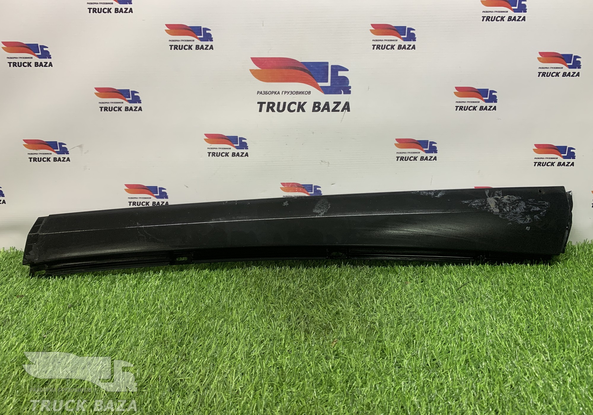 549018424110 Молдинг нижний правый для КАМАЗ 54901