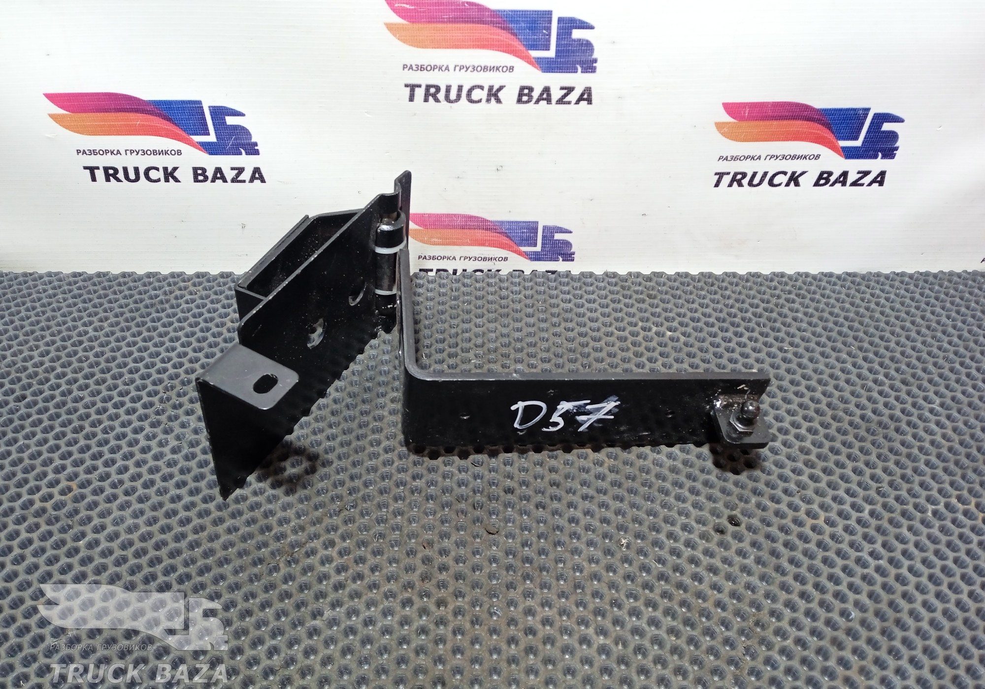 1659838 Петля спальника правая для Daf