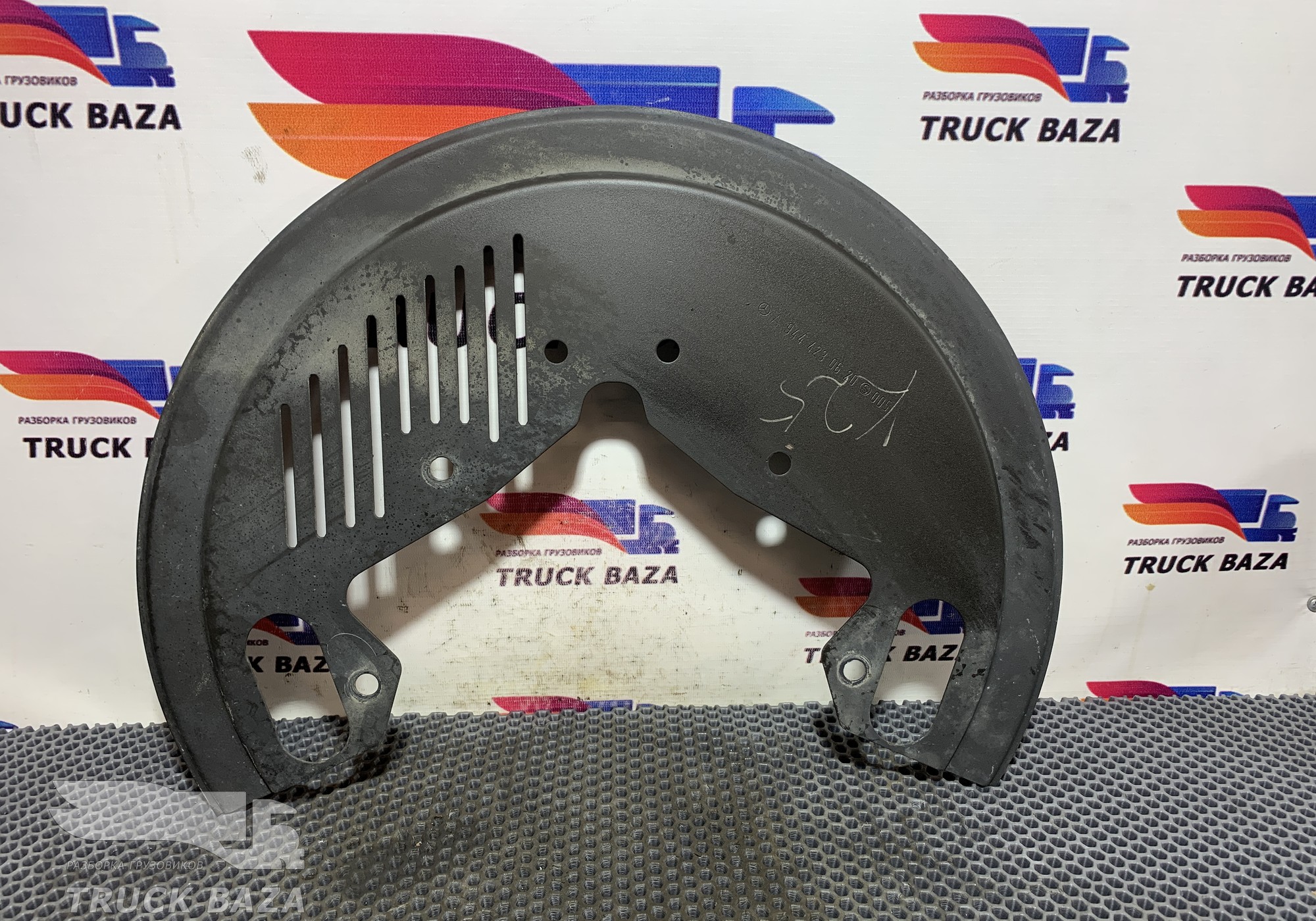 A9444230620 Пыльник тормозного диска правый для КАМАЗ
