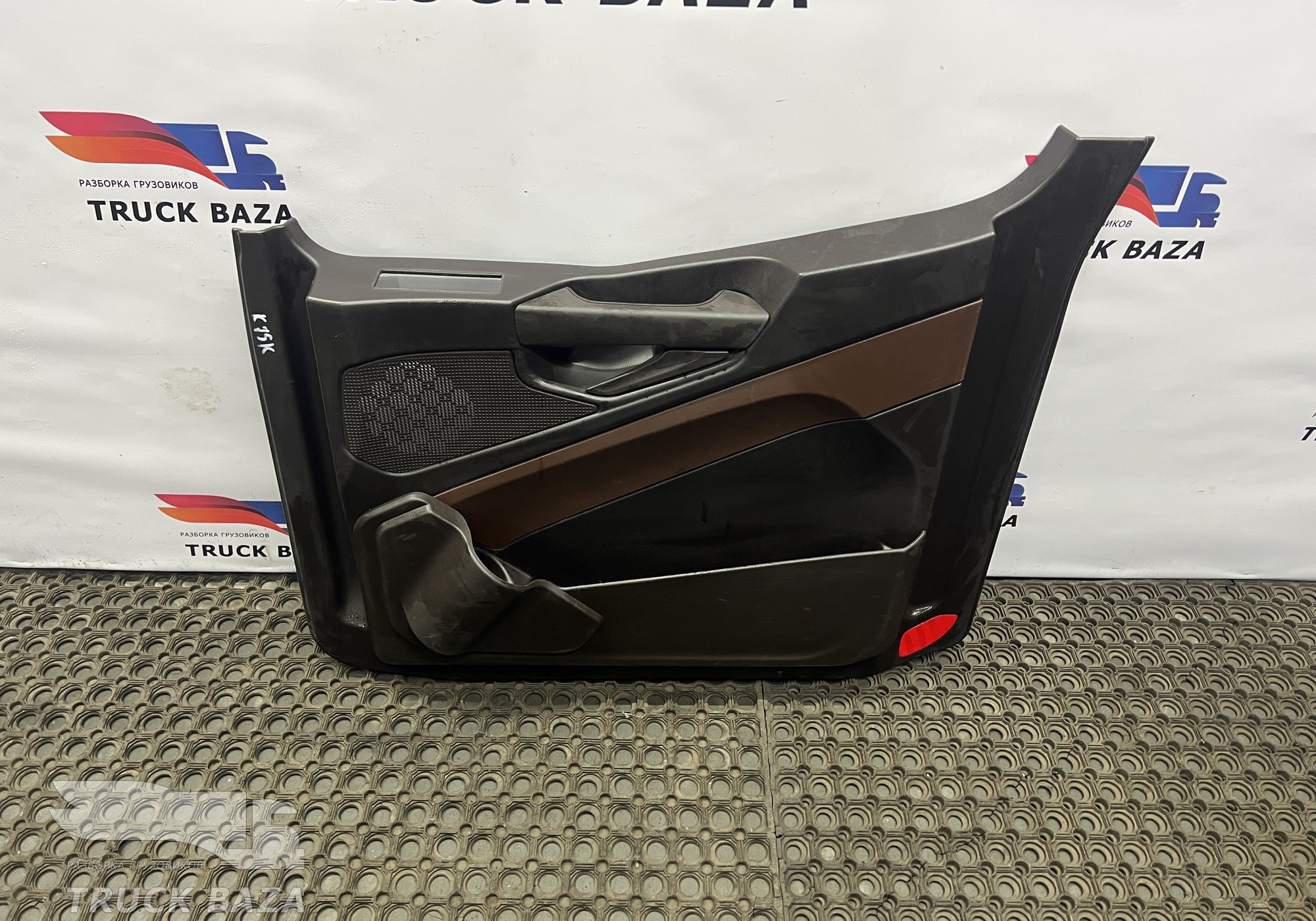549016102020 Обшивка двери правой для КАМАЗ 54901