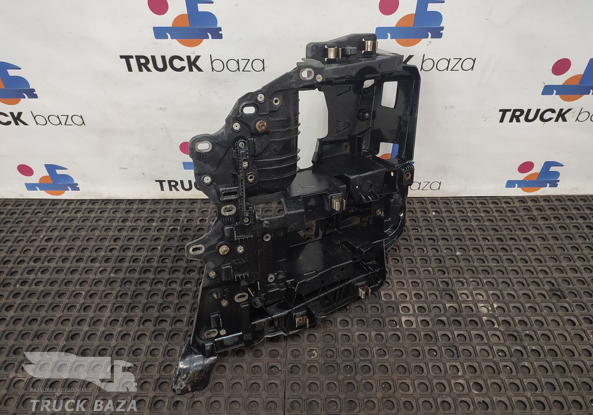81416106759 Кронштейн фары левой для Man TGX II (с 2012)