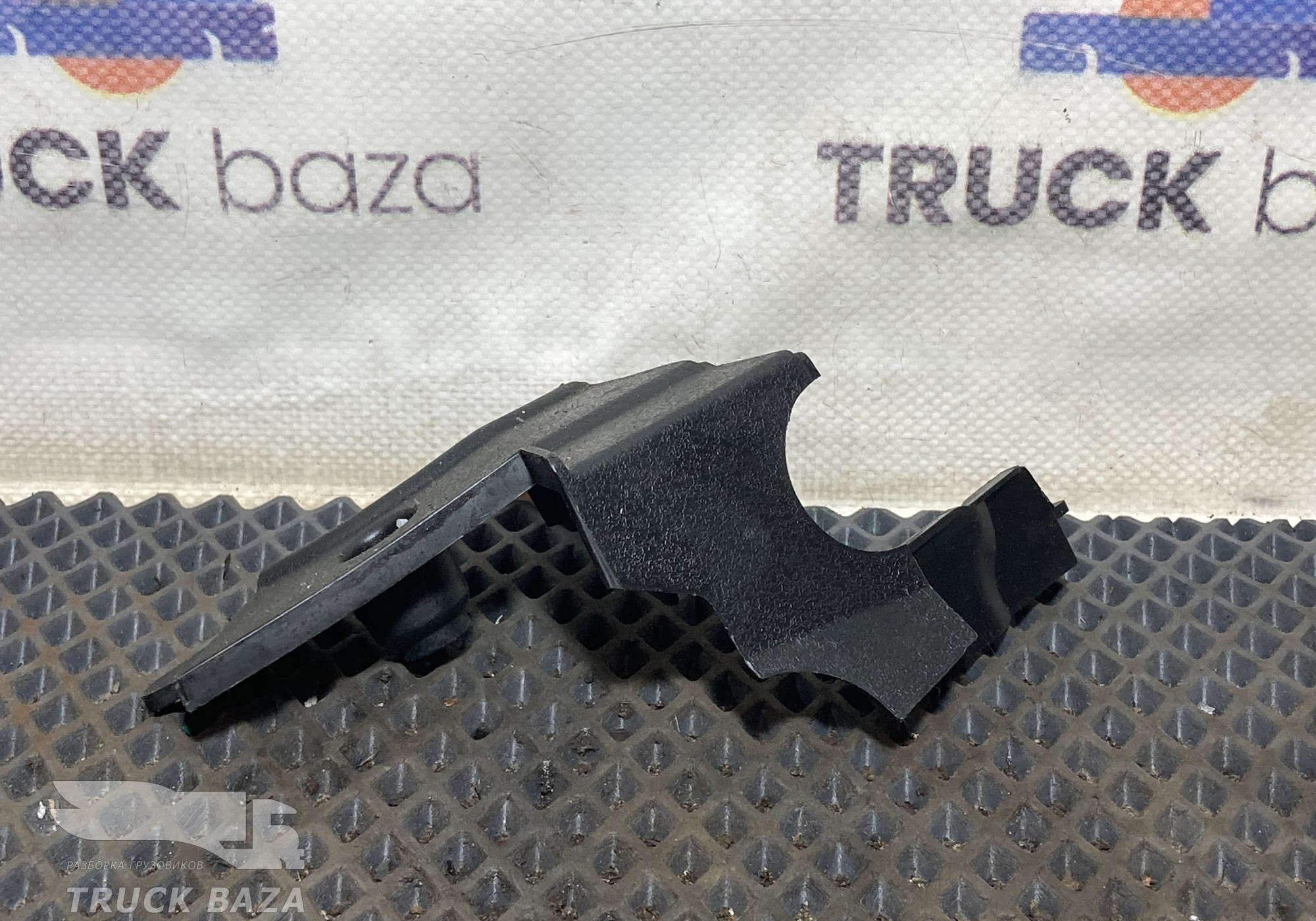 82338223 Накладка подрулевая для Renault T (с 2013)