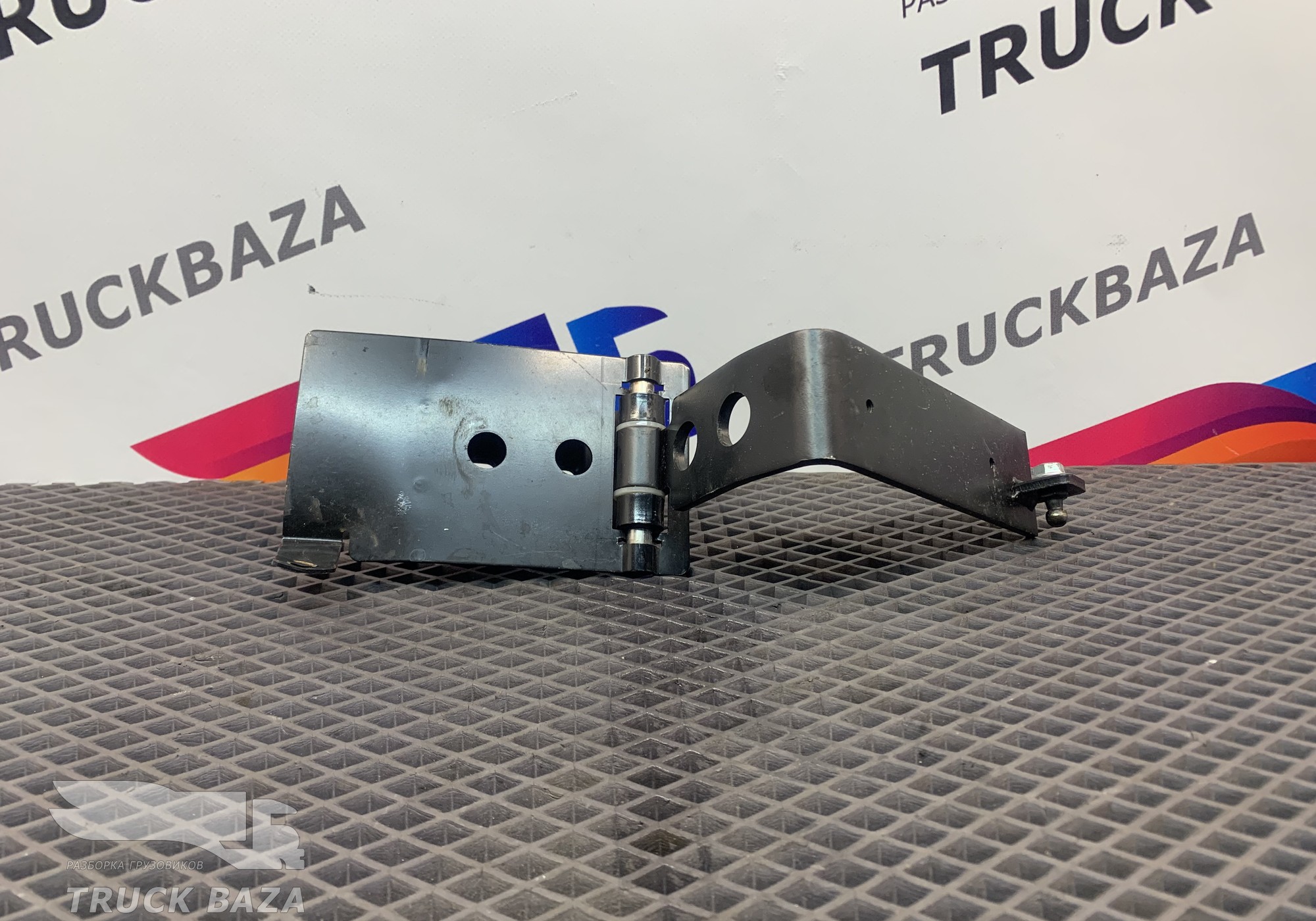 1659837 Петля спальника левая для Daf 95XF