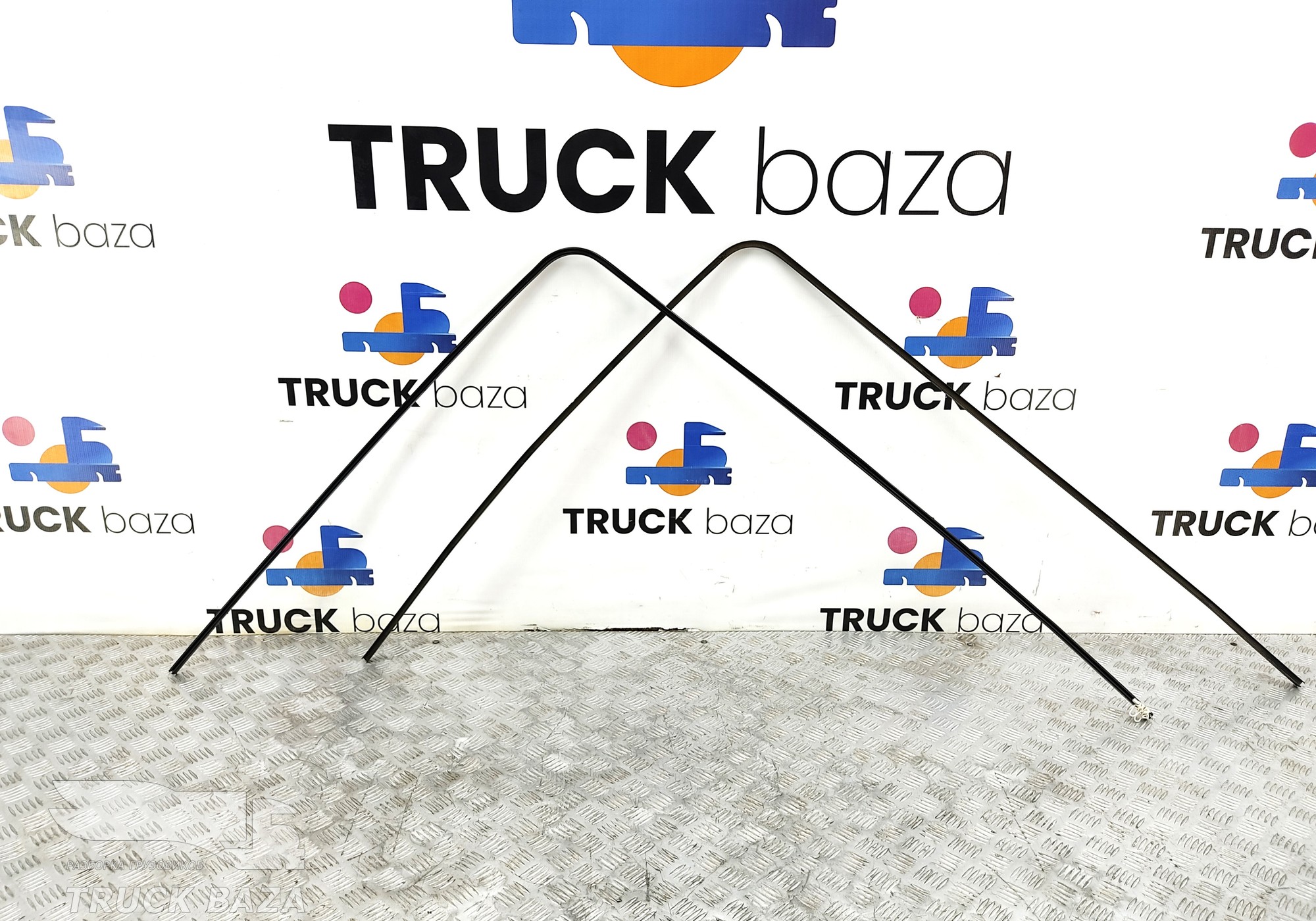 81621400115 Направляющая шторки комплект