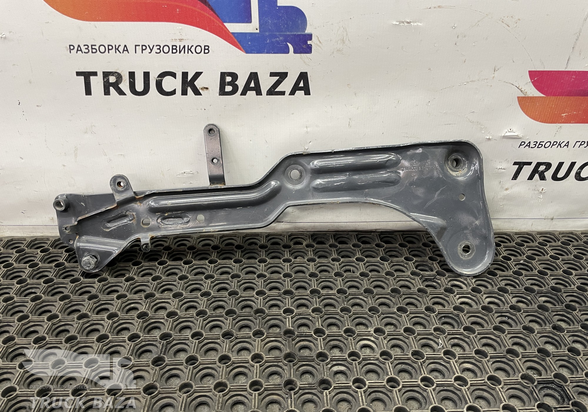 2344008 Кронштейн кабины