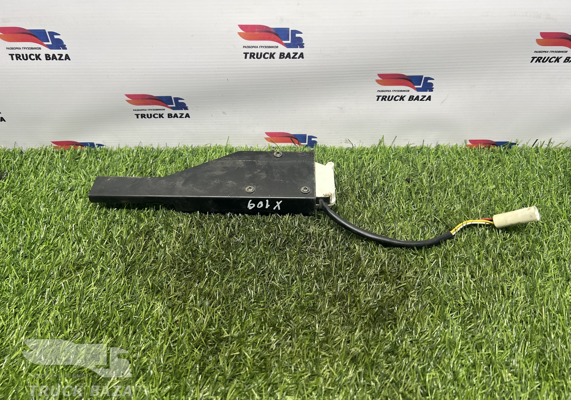 1893637 Активатор замка двери