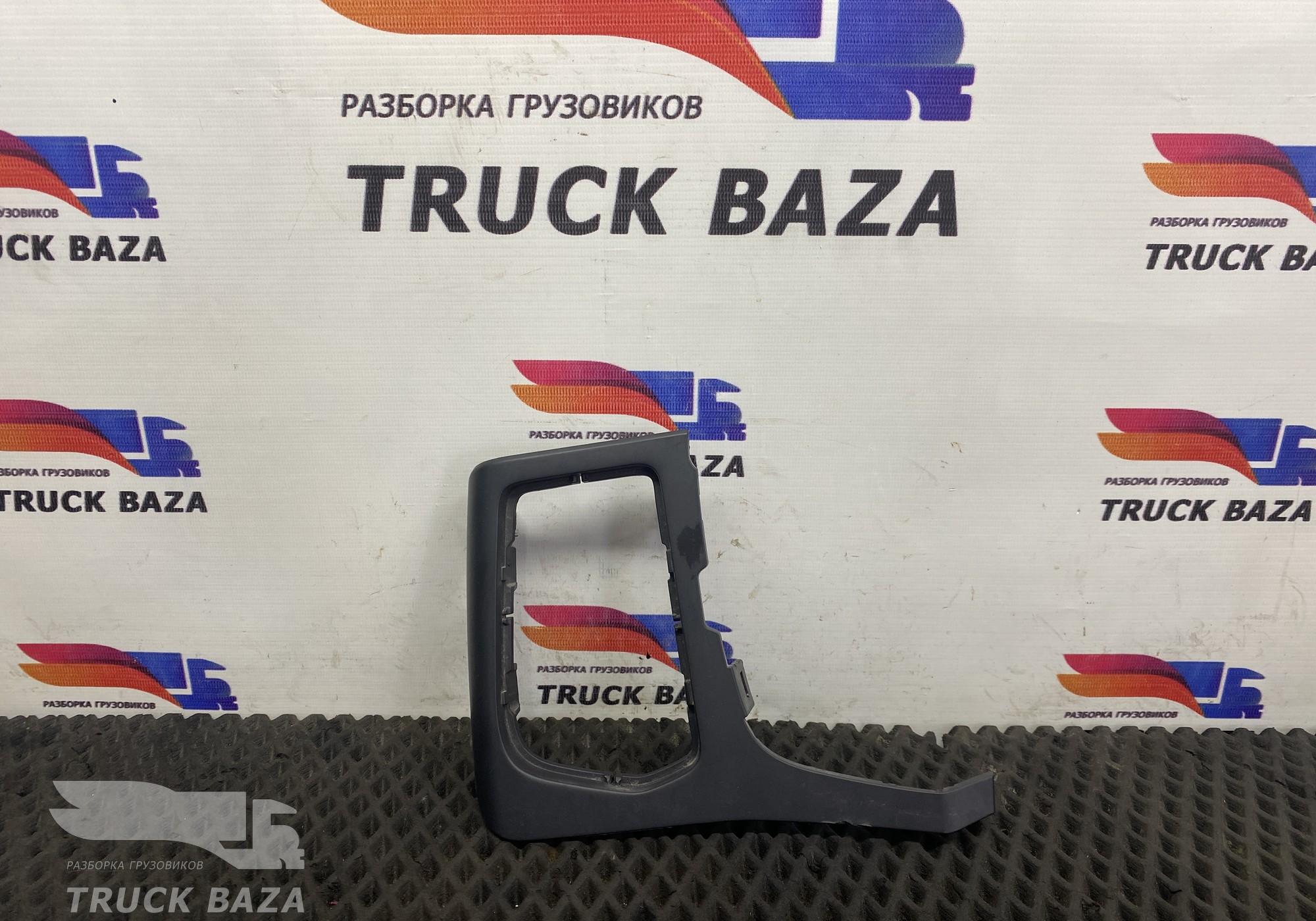 2084594 Накладка панели приборов левая для Scania