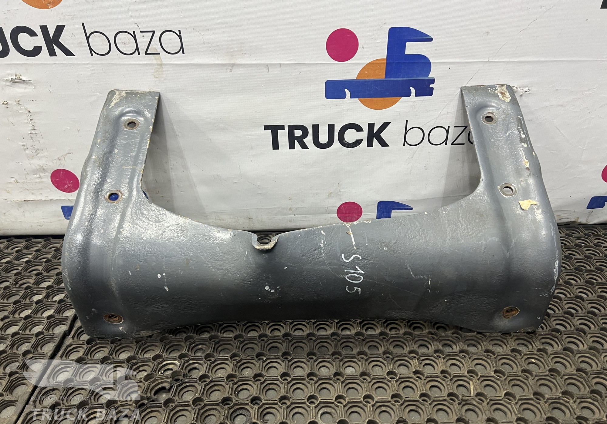 1385996 Траверса рамы задняя