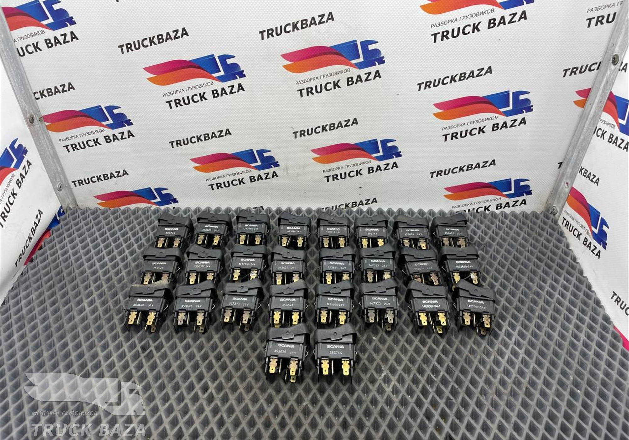 1371214 Лот кнопок 26 шт для Scania 3-series R (с 1988 по 1997)