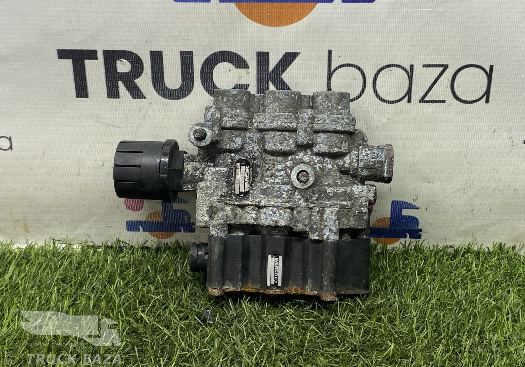 1383956 Кран уровня пола главный