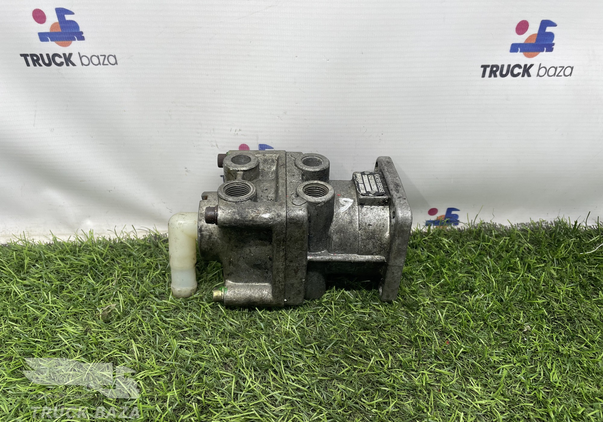 0481064108 Кран тормозной главный