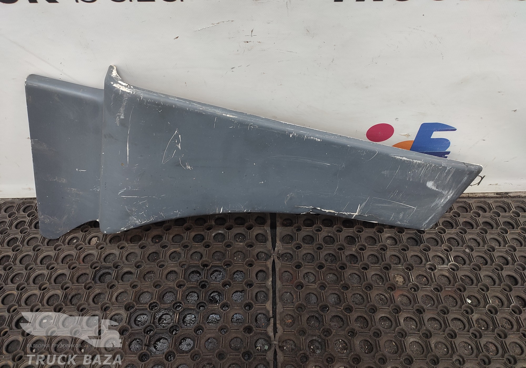 81664100307 Накладка крыла переднего левого