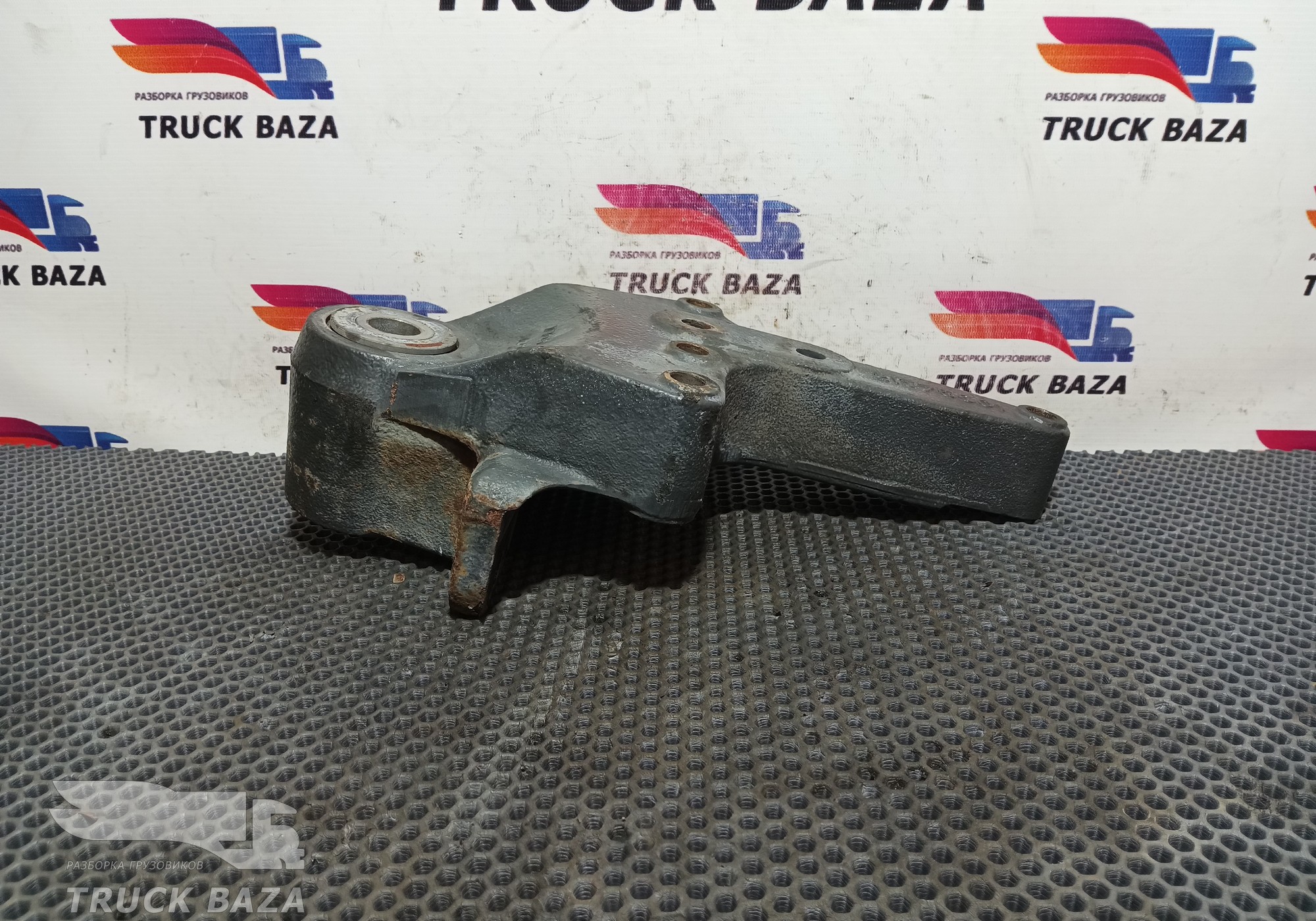 21575601 Кронштейн рессоры передней правый для Renault T