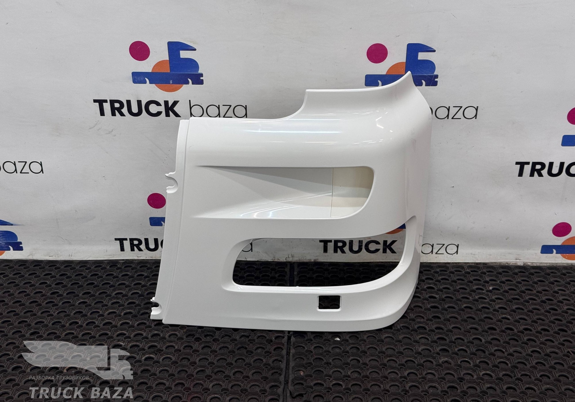 1398263 Облицовка фары левой