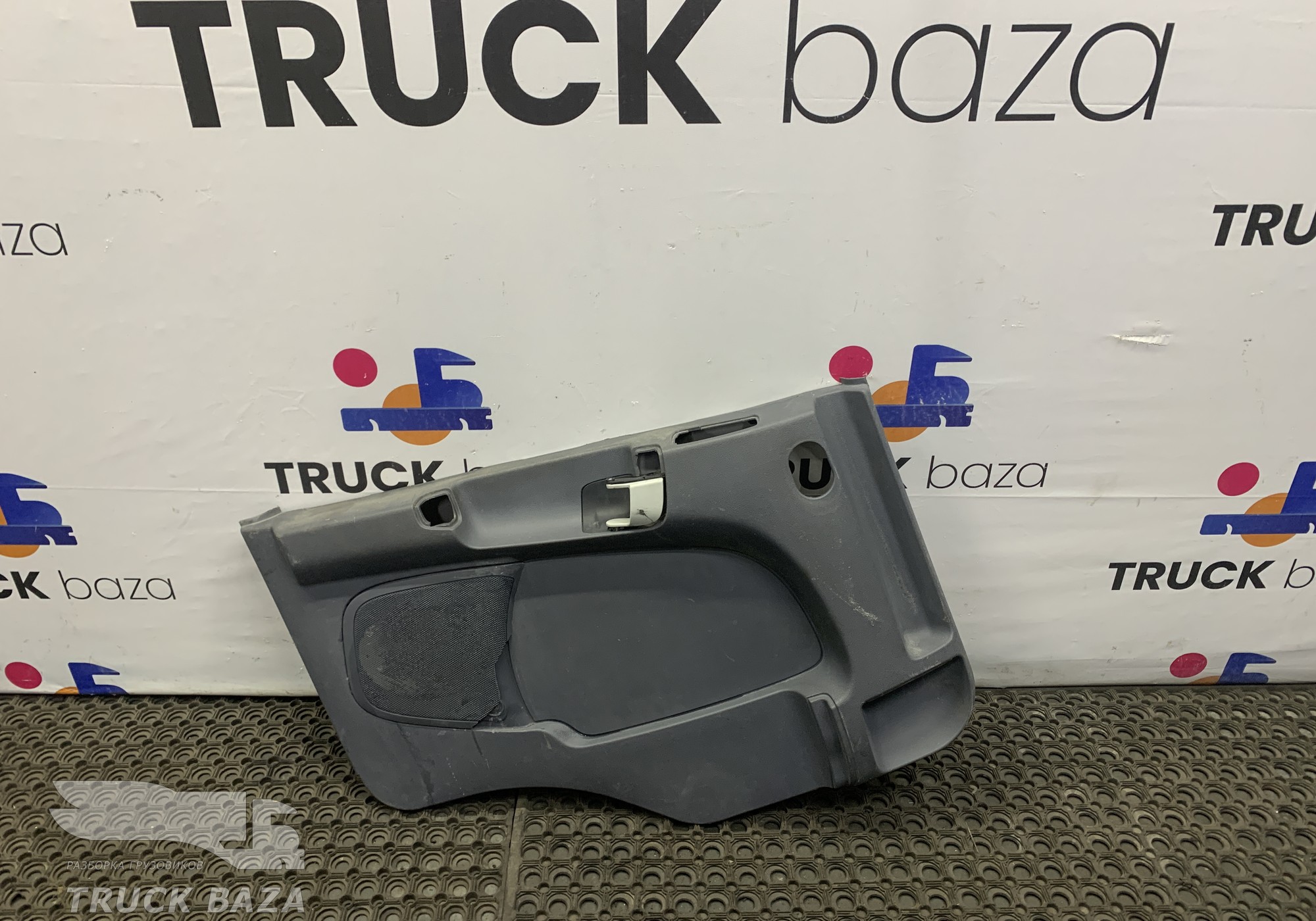 1486792 Обшивка двери левой