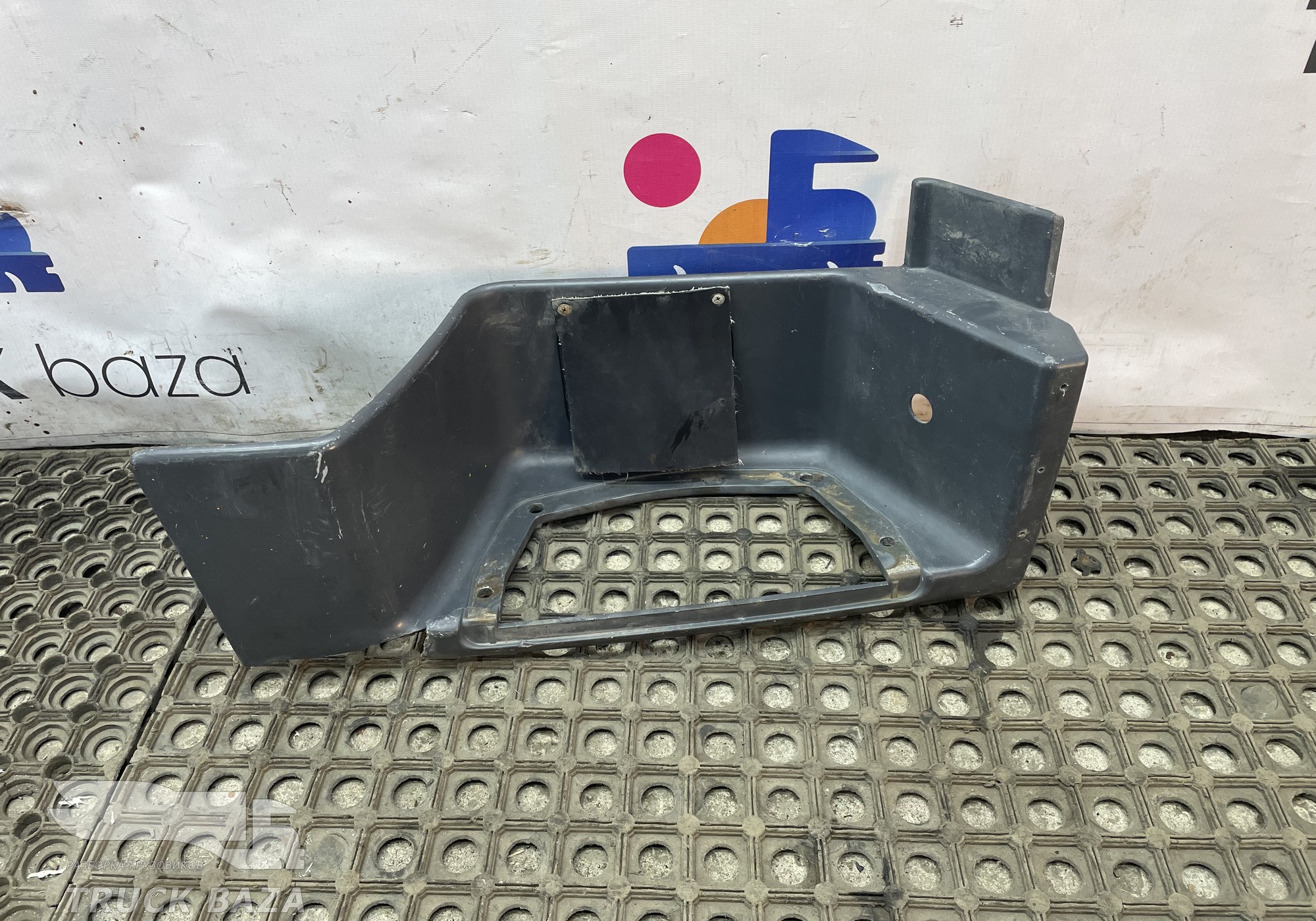 81615100644 Корпус подножки правой