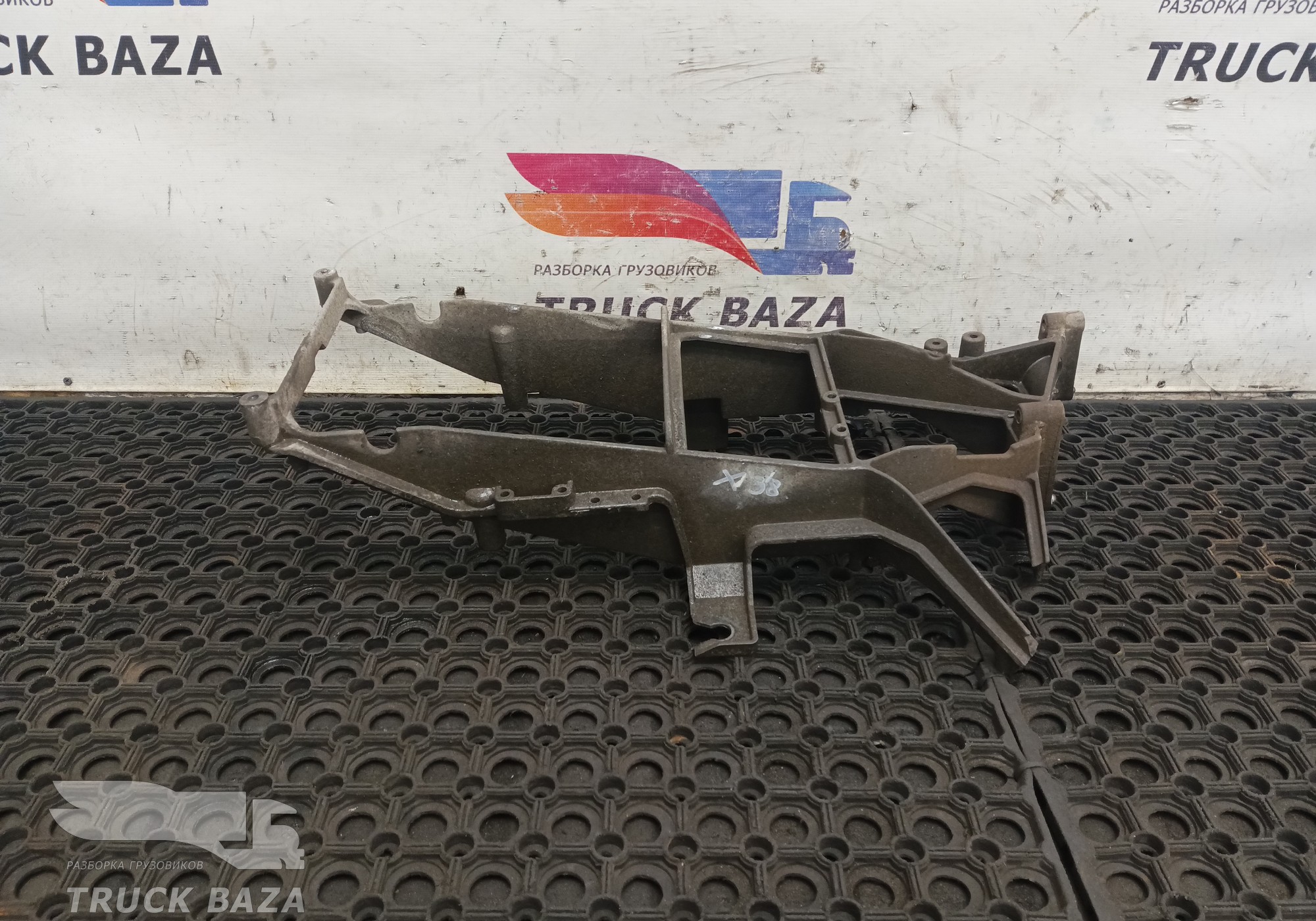 1862946 Кронштейн фары правый для Daf XF105