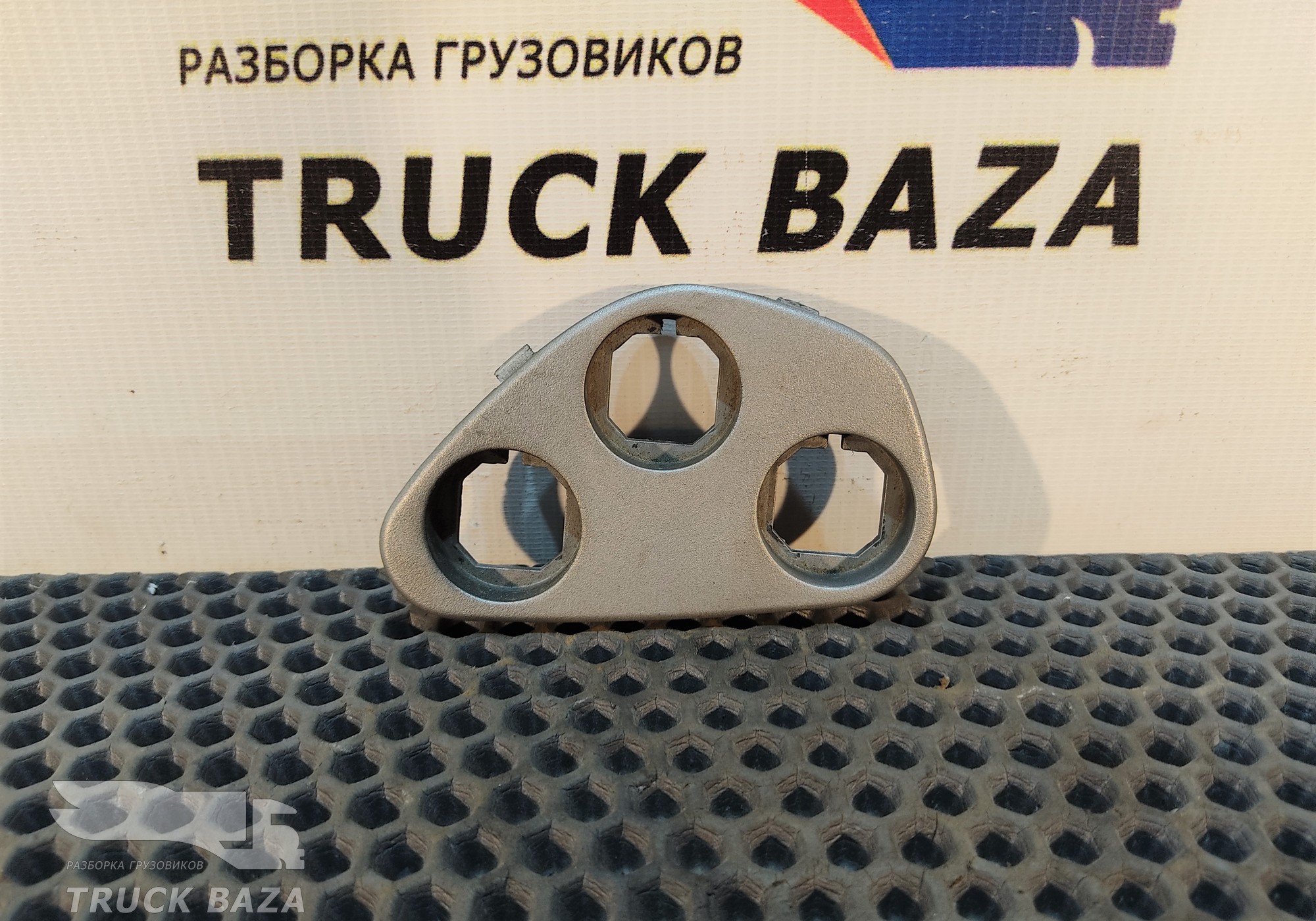 504218647 Накладка панели приборов для Iveco Stralis I (с 2002)