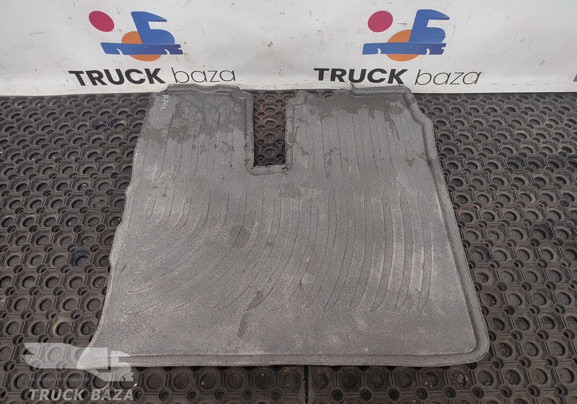 81628600874 Коврик салона передний левый для Man