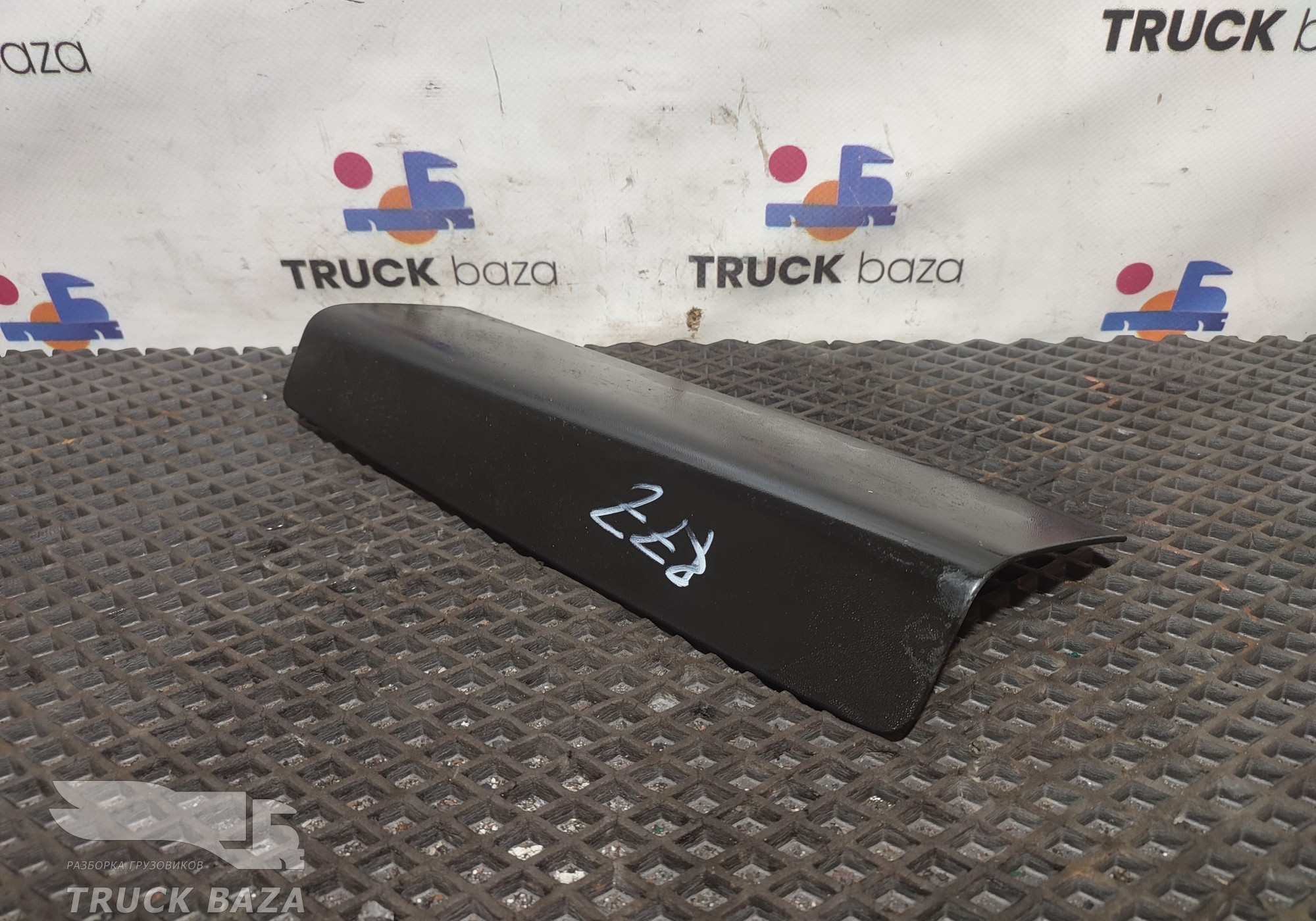 81626416088 Накладка двери правой для Man TGS
