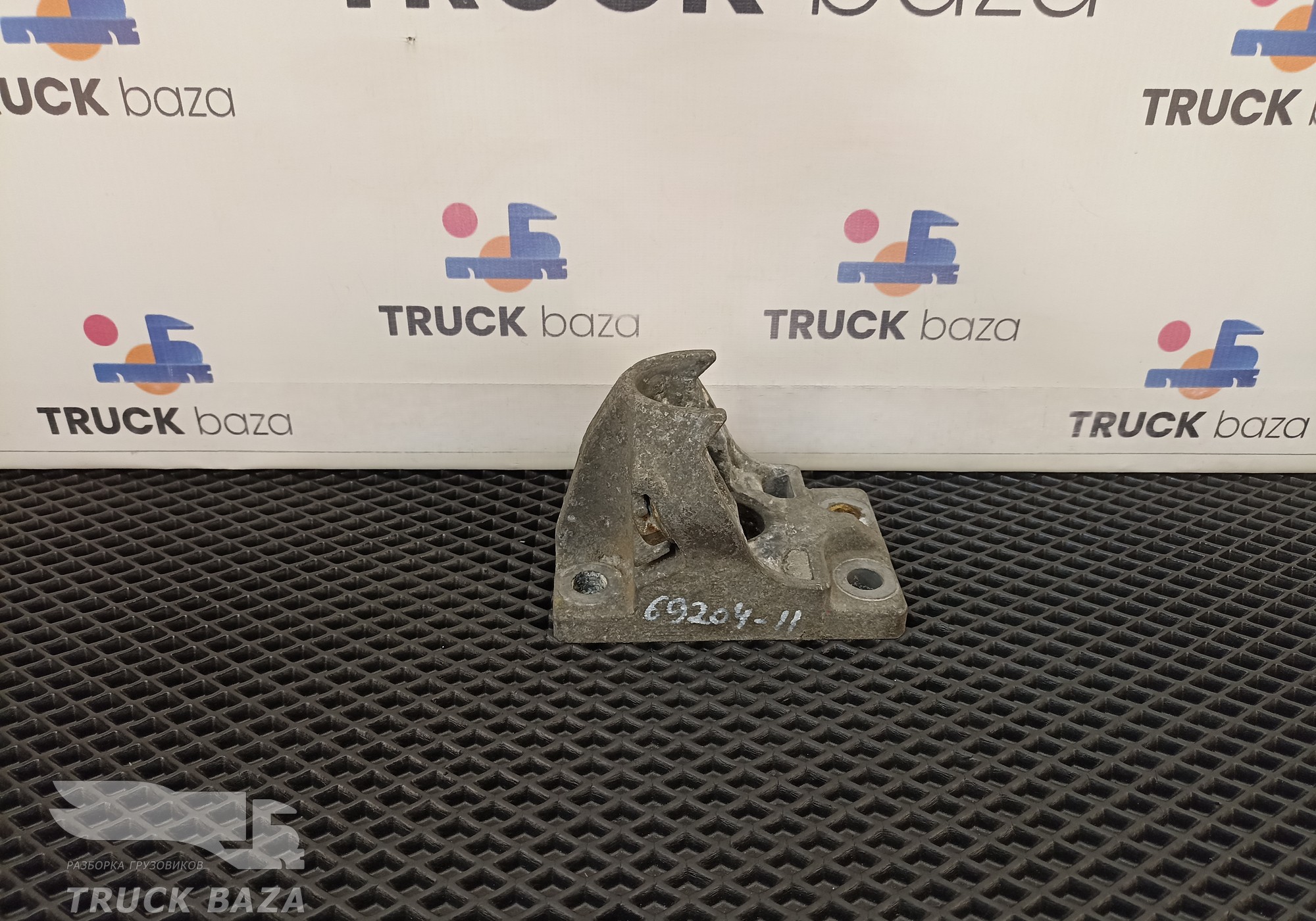 21213202 Кронштейн крыла заднего для Volvo FM