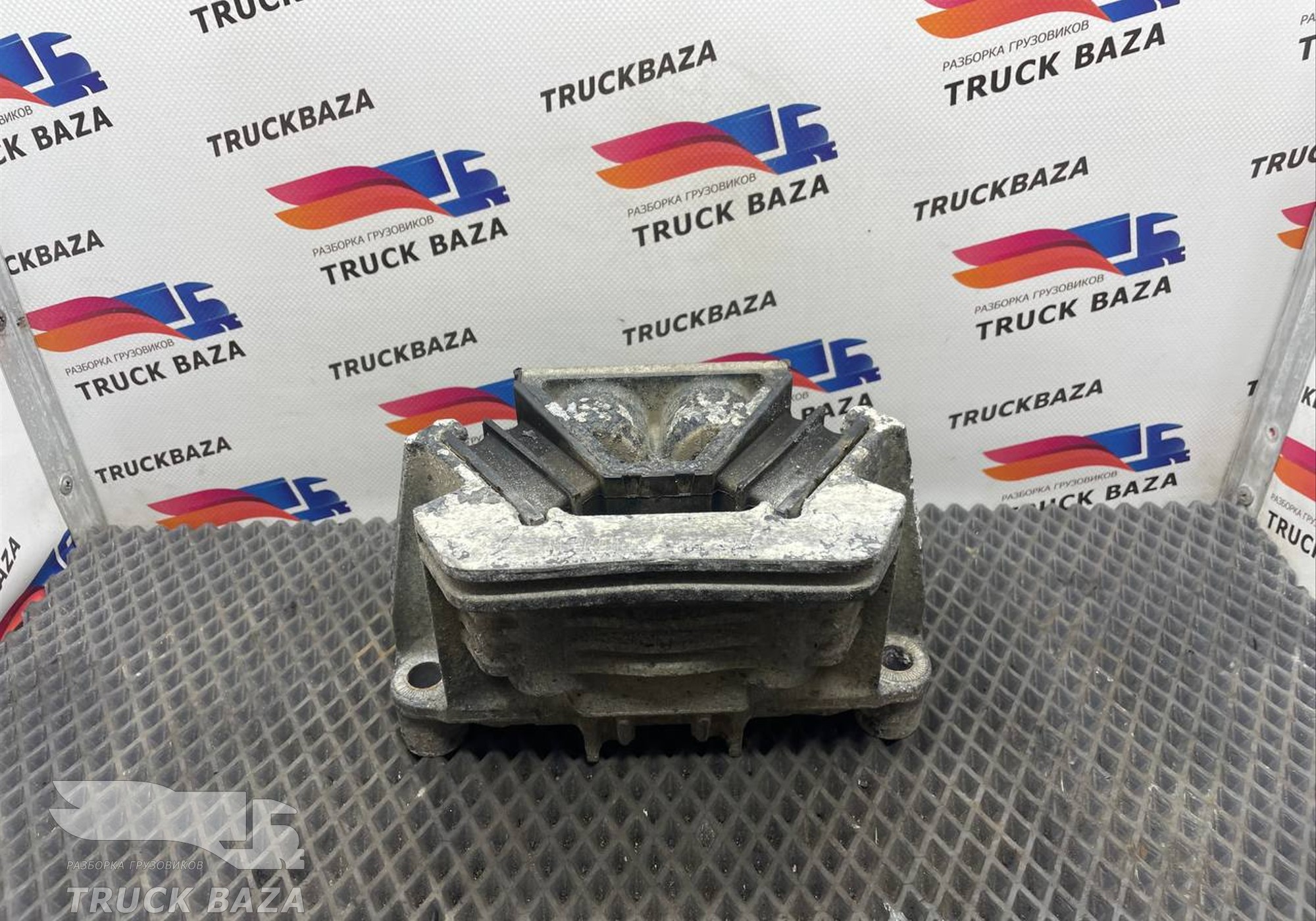 81962100674 Подушка двигателя задняя правая для Man TGX TG3 (с 2020)